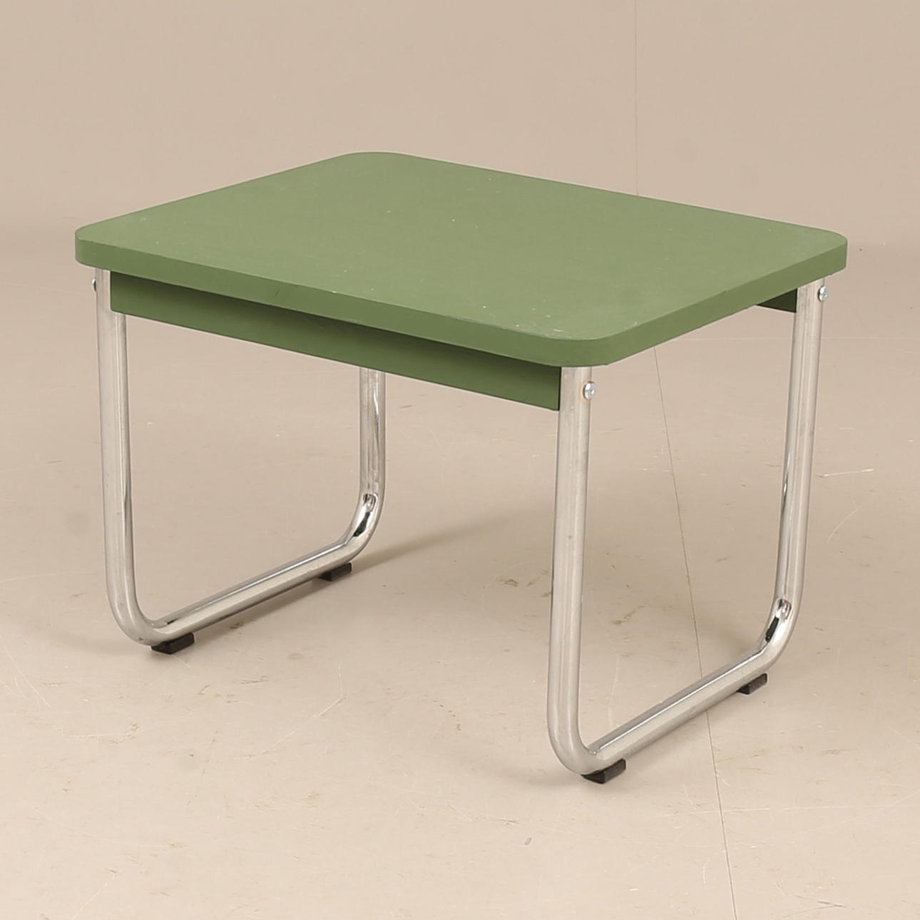 Ein Tisch im Bauhaus-Stil, 20. Jahrhundert.