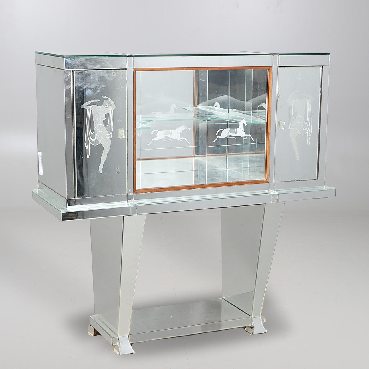 AN ART DECO MIRRORED COCKTAIL CABINET.