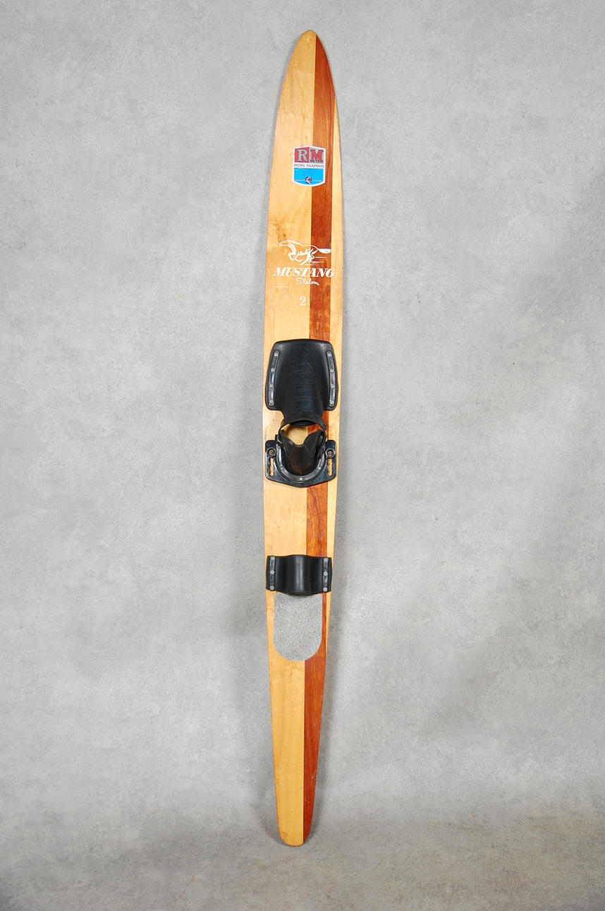 VATTENSKIDA, retro, Ron Marks Australia Mustang slalom.