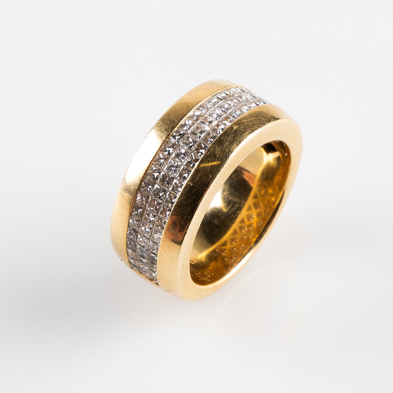 RING 18K GOLD, 1,52 ct diamonds in pavé setting.