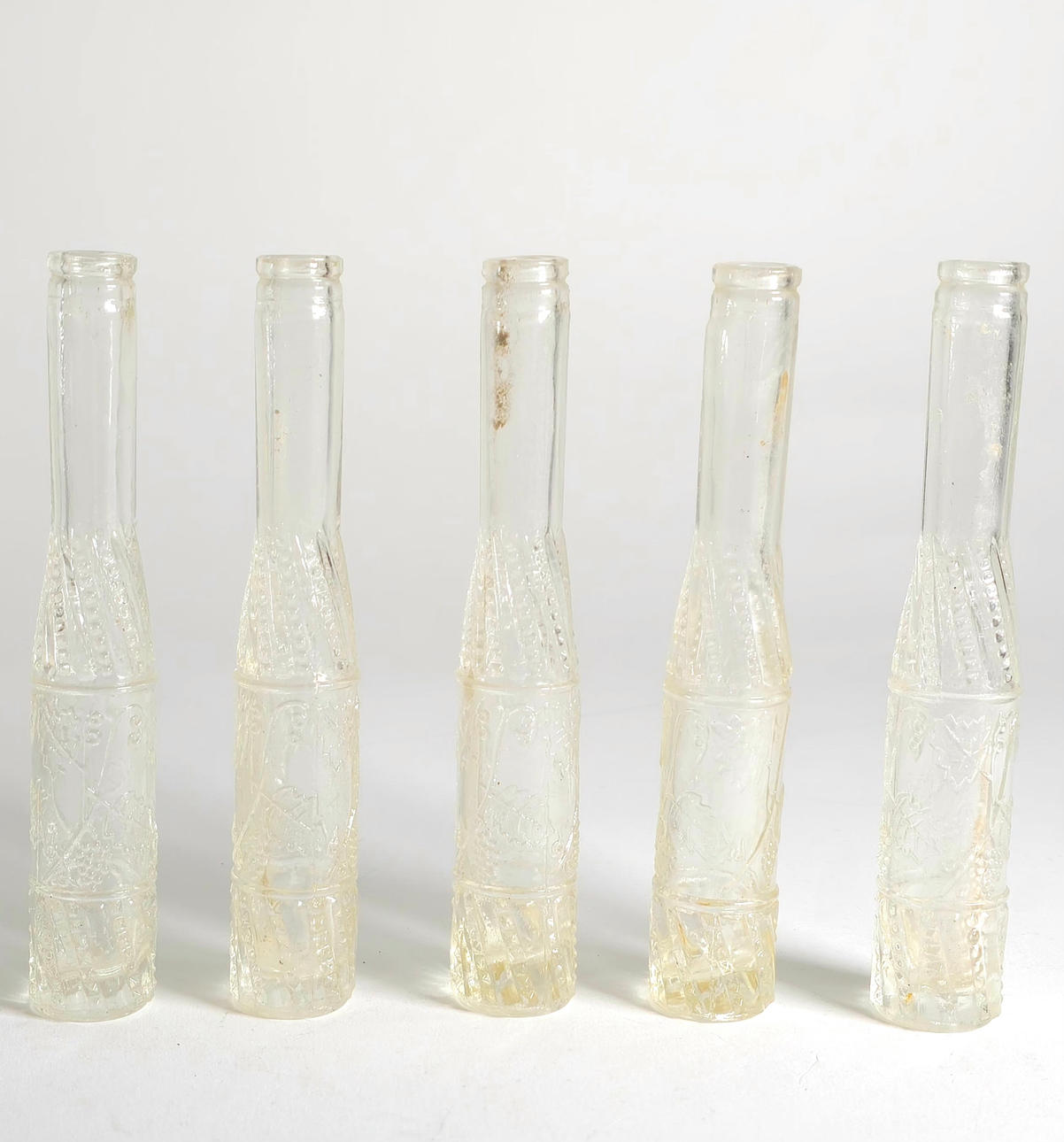 CINCO BOTELLITAS ANTIGUAS.