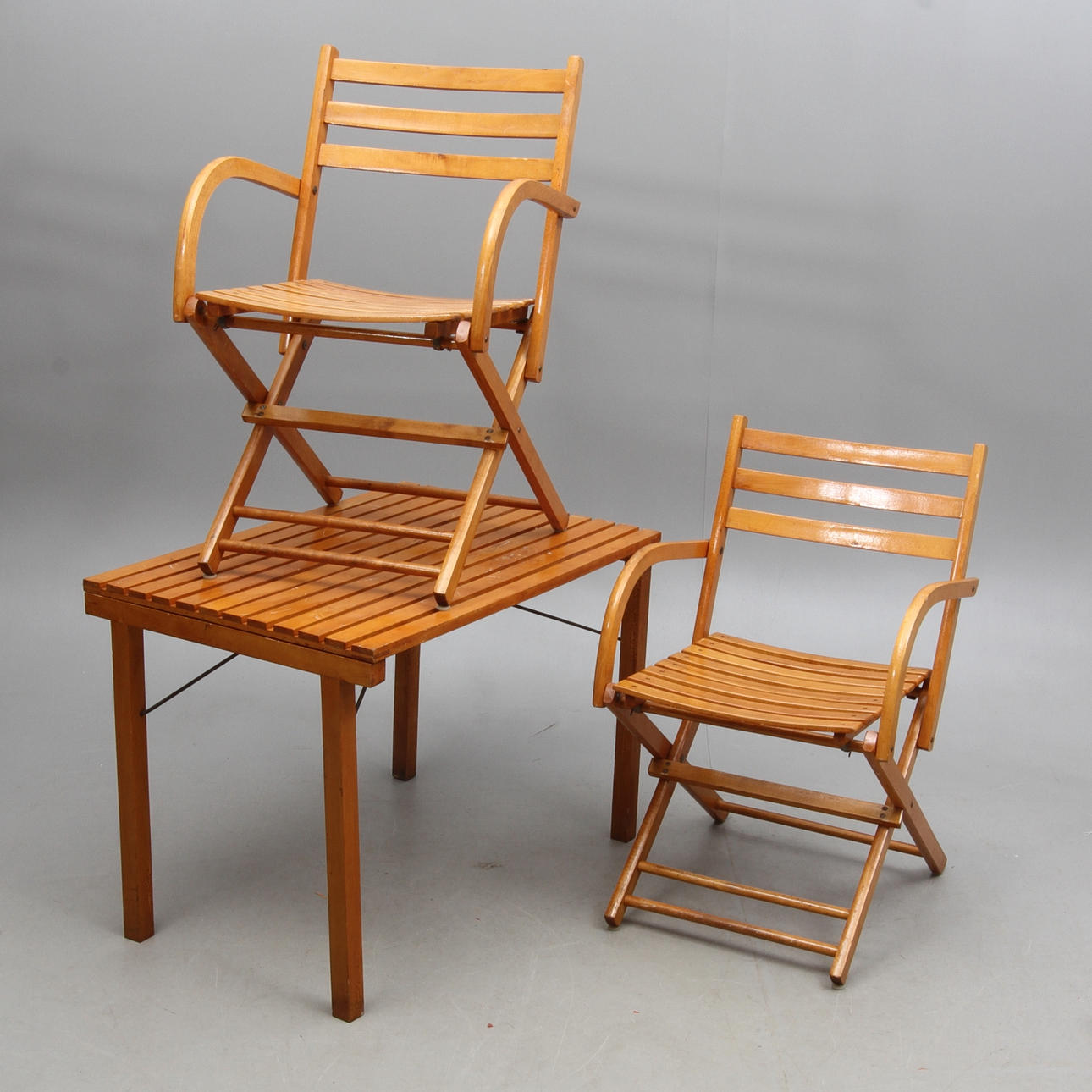 TRÄDGÅRDS- PICKNICKMÖBLER, 3 delar, 1900-talets första hälft.