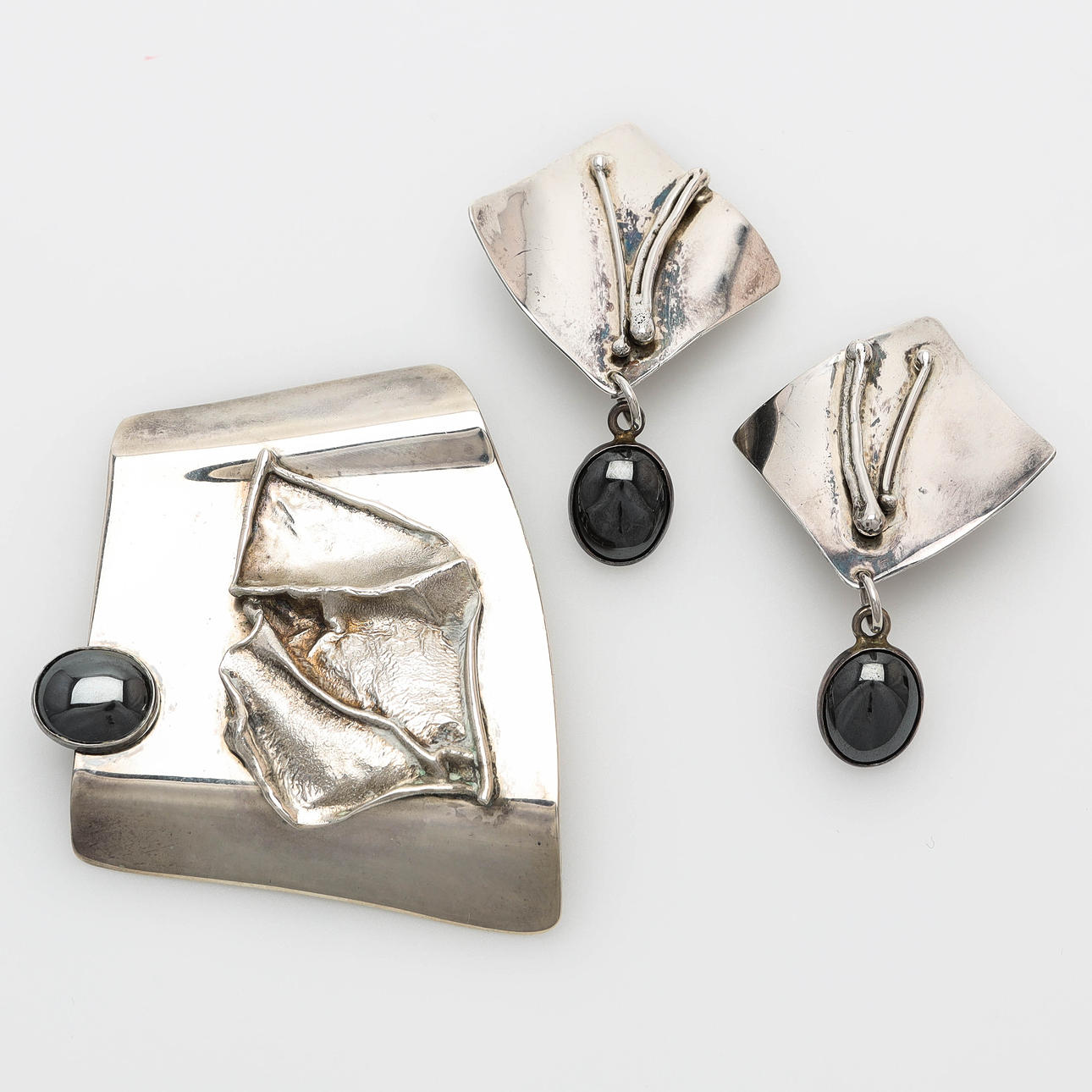EARRINGS and BROOCH/PENDANT, sterling silver, hematite.