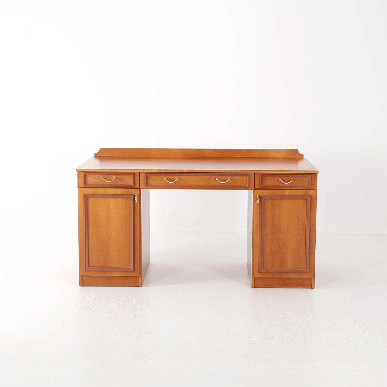 SKRIVEBORD, 150 cm lang, Silverbergs Malmö, 1989.