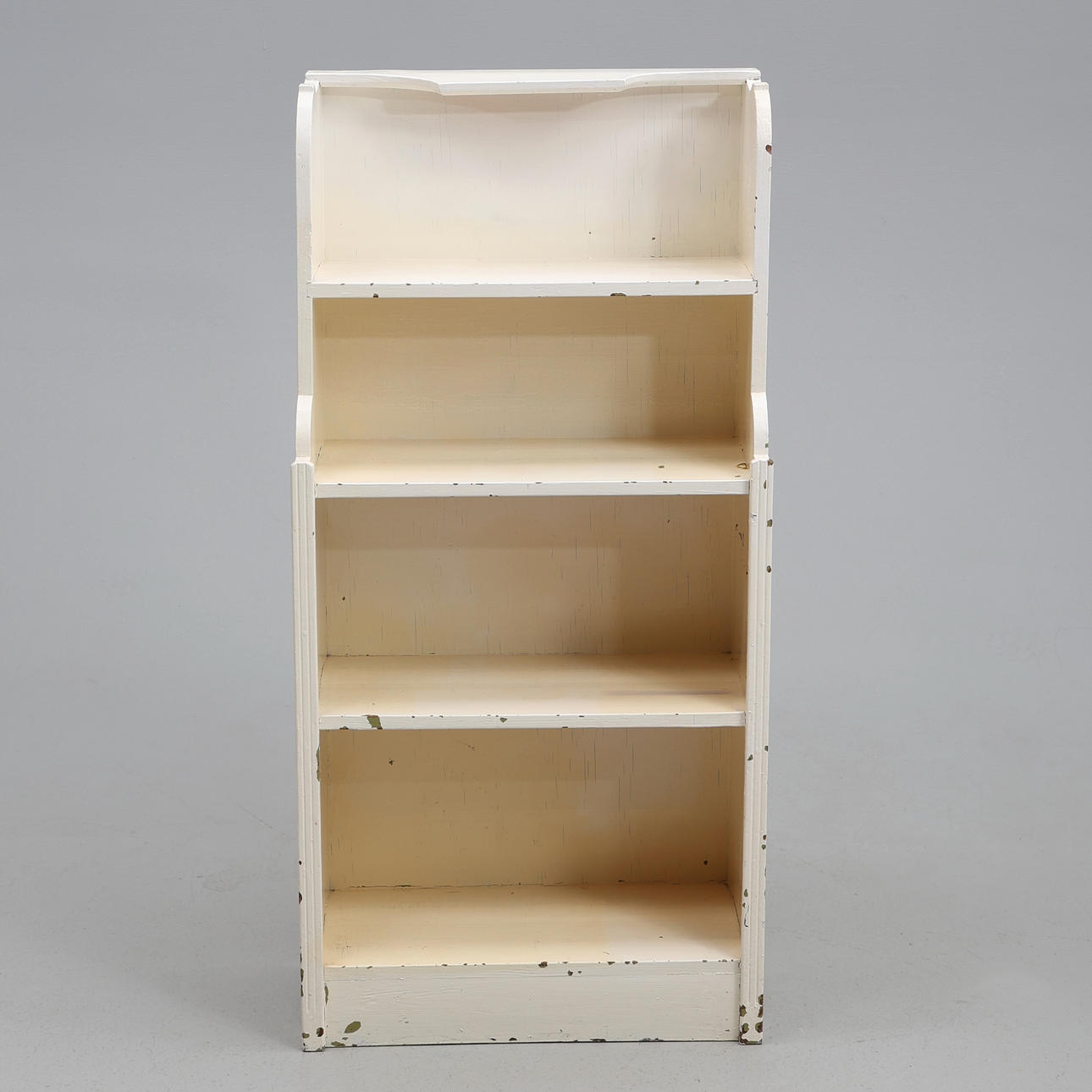 HYLLY. Maalattua puuta, 1900-luku.