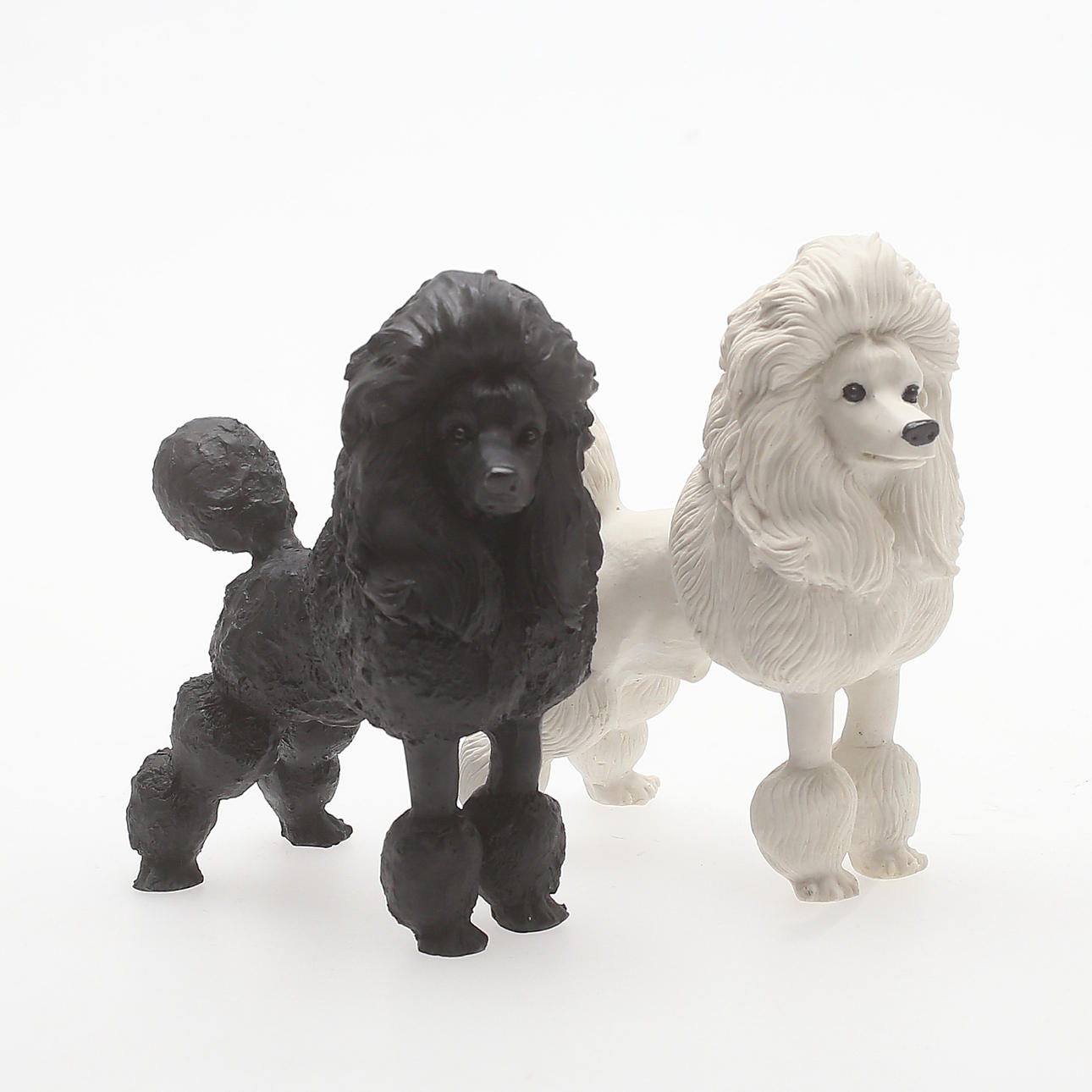 SKULPTUR, ett par, Pudel, krossad marmor, samtida.