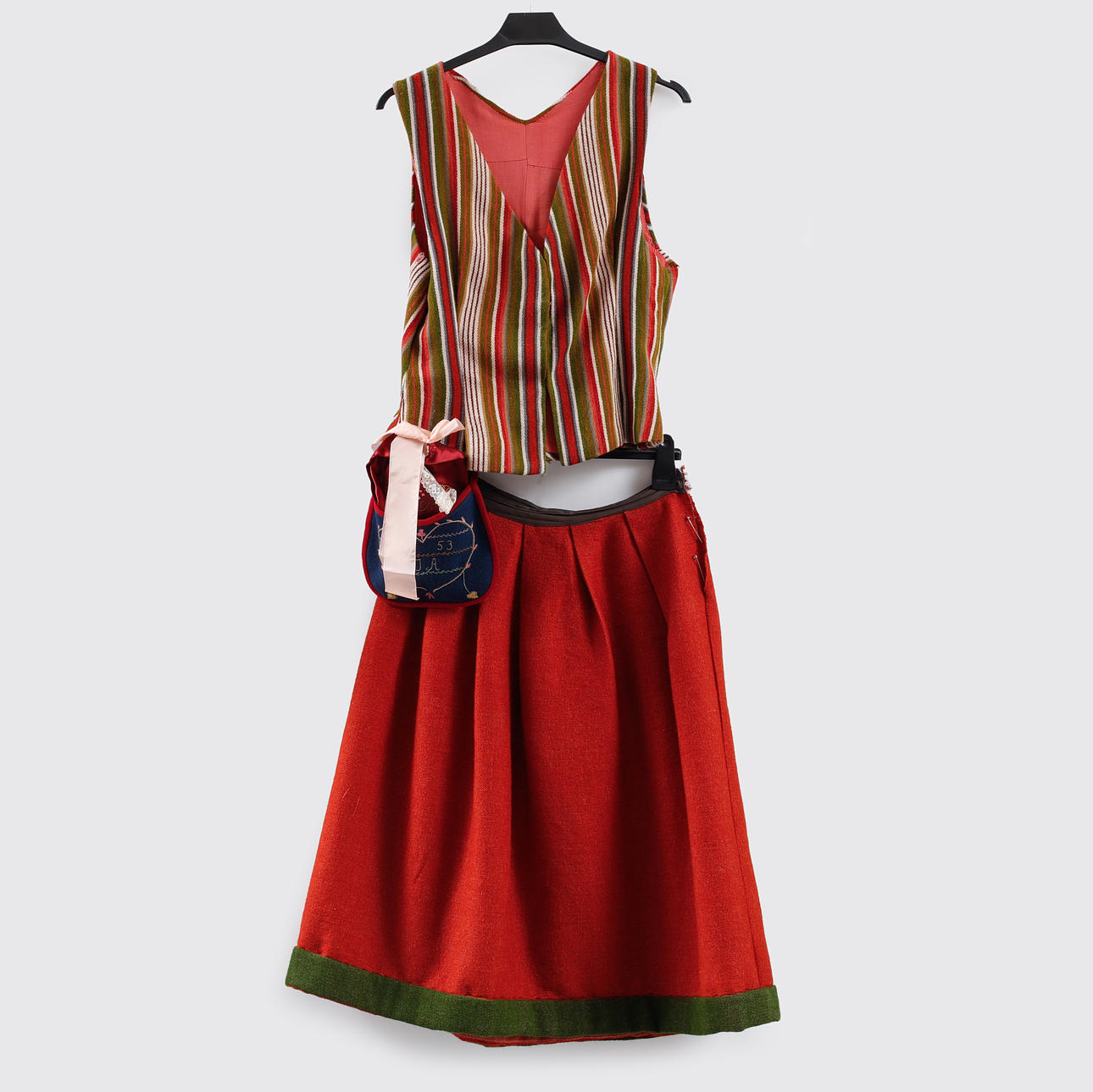 DORFKOSTÜMTEILE, 7-teilig, einschließlich Småland.