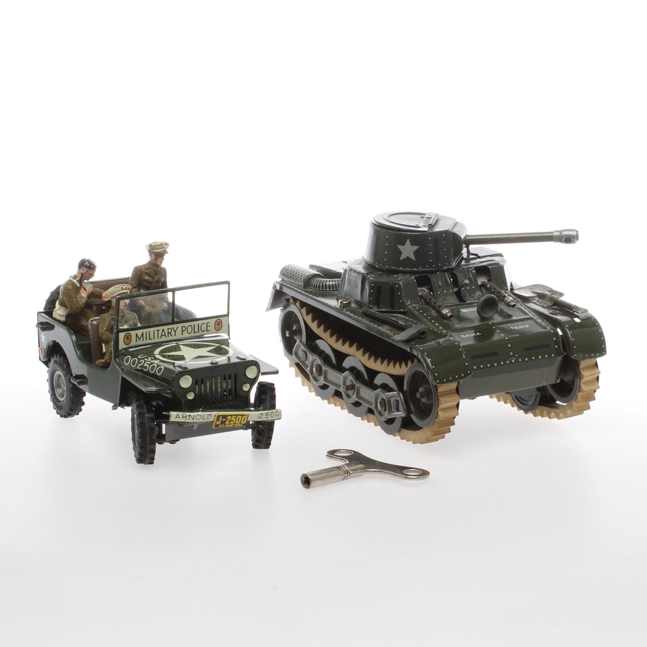 GAMA stridsvagn och ARNOLD Willys Jeep.