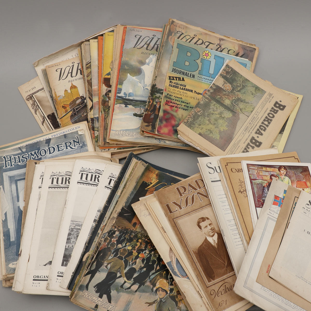 Weekly newspapers, party, 20th century.