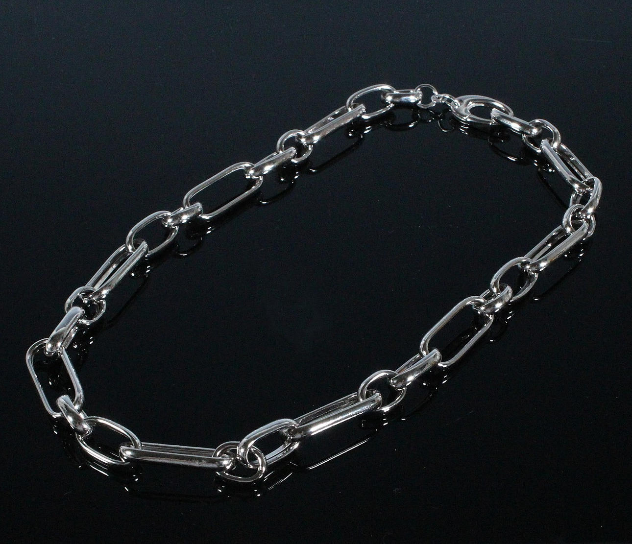 925 sterling silver necklace, rhodium-plated.