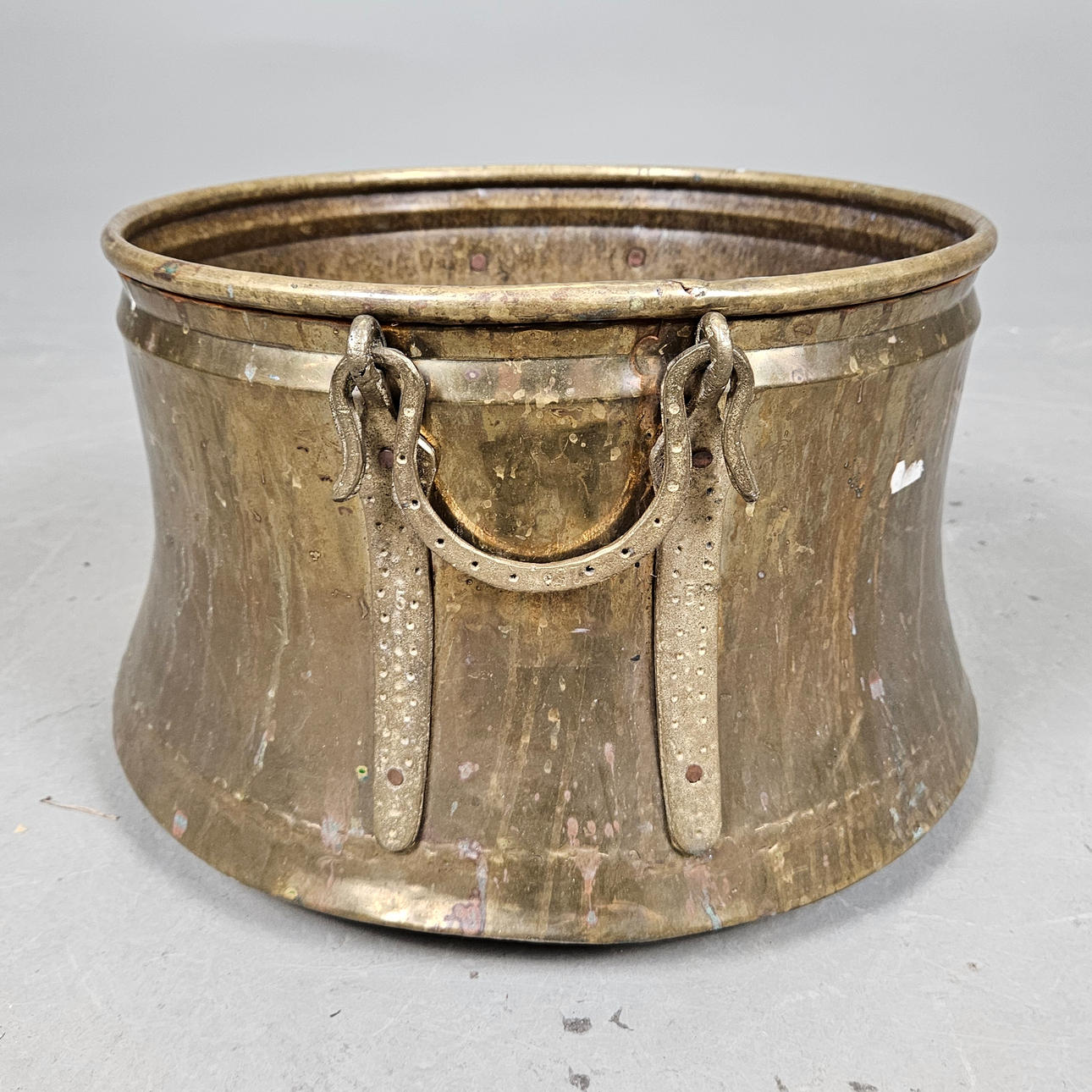 A yellow metal teapot, oriental.