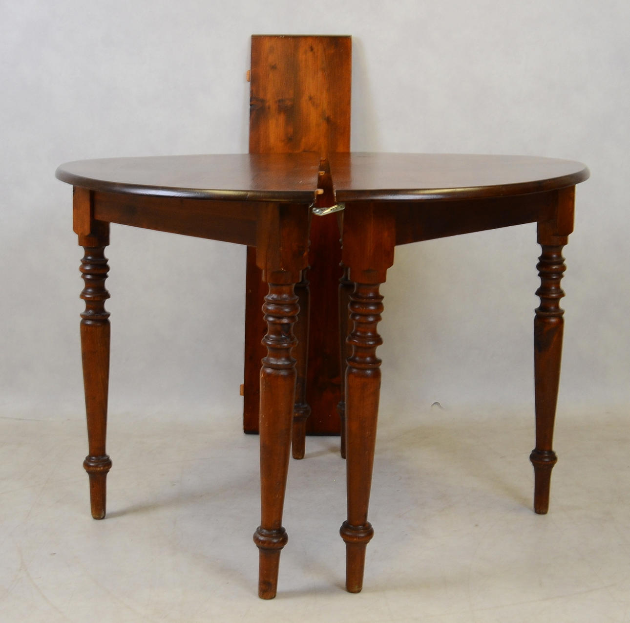 HALVMÅNEBORD, 1 par, 18/1900-tal.