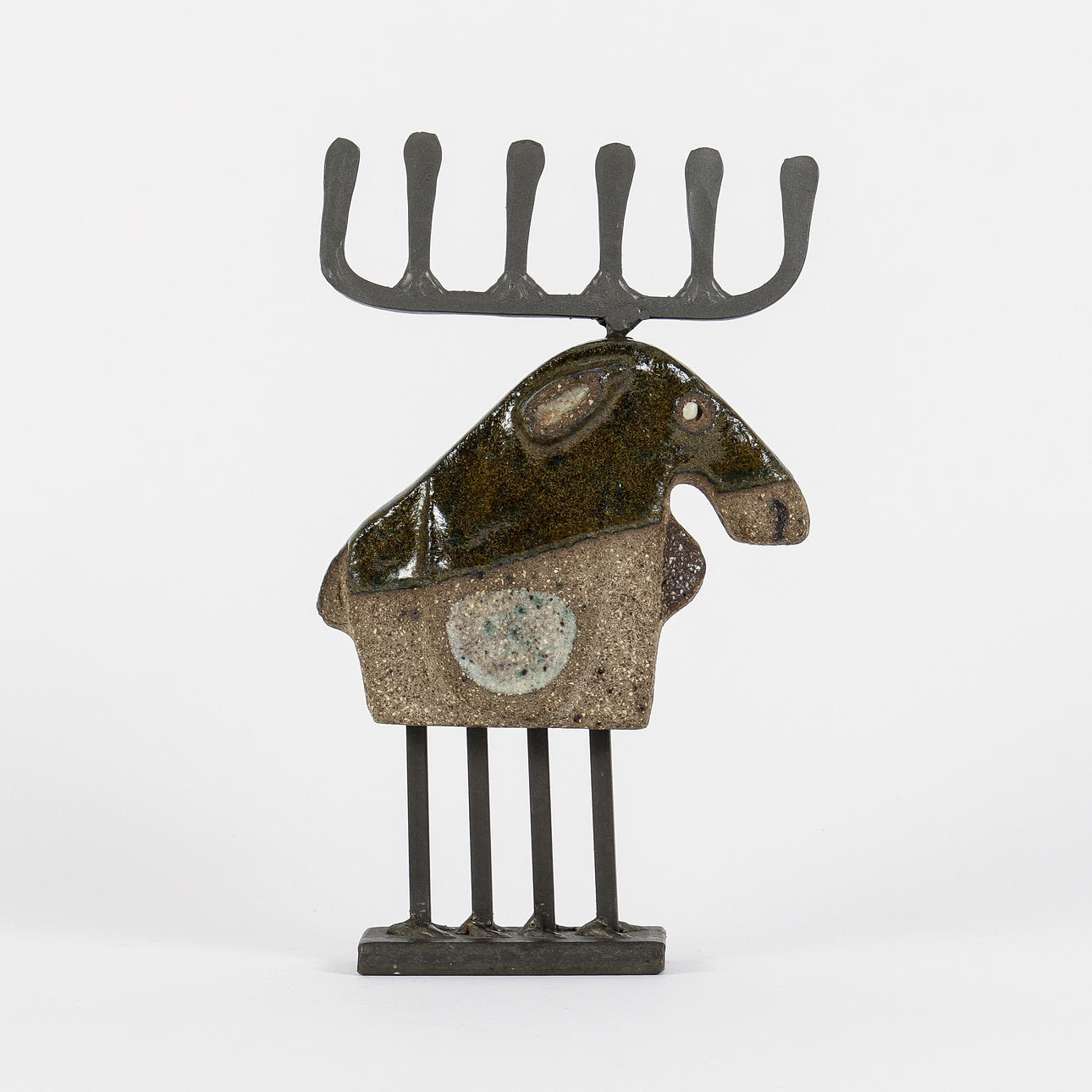 THOMAS HELLSTRÖM Nittsjö, Älg keramik och smide.