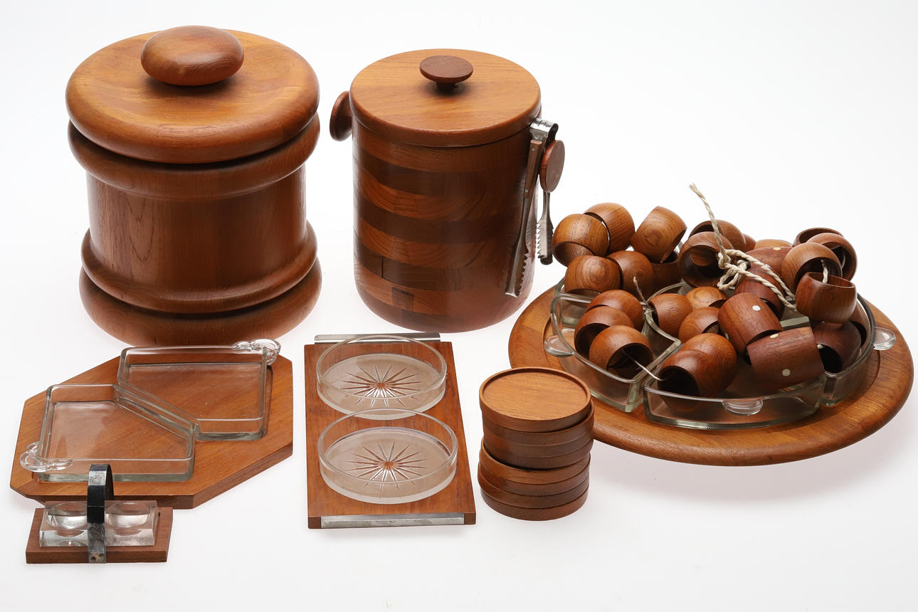 TEAKFÖREMÅL, bla ishink och uppläggningsfat.