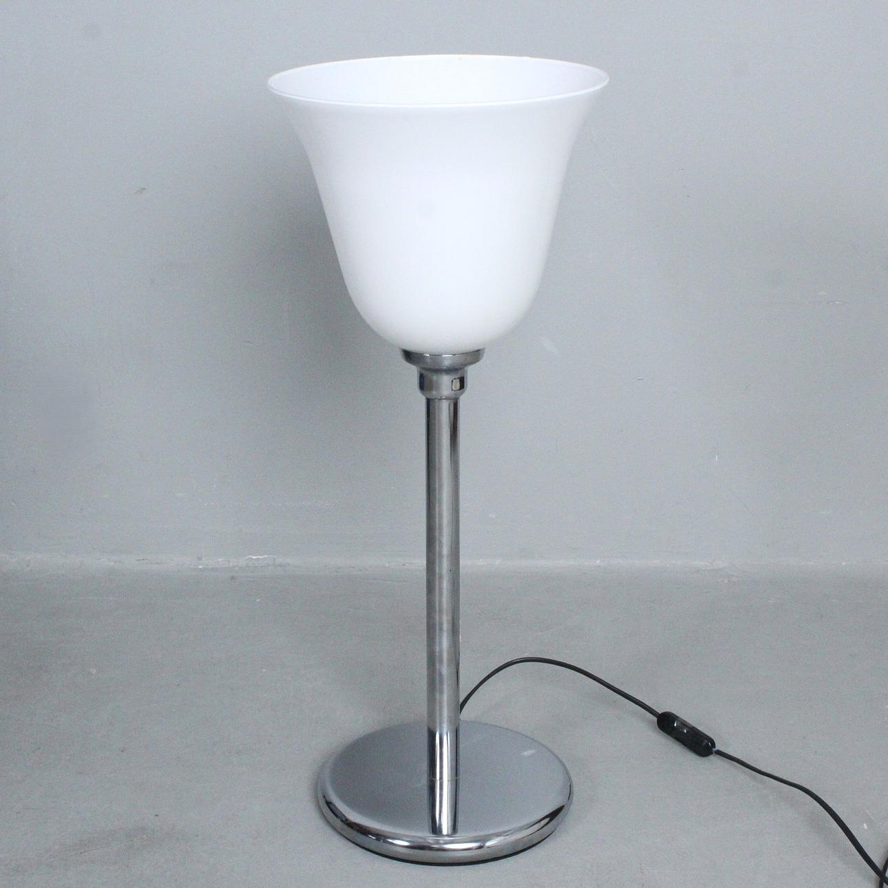 NEW ELLELUCE. Table lamp/funnel lamp, Italy.