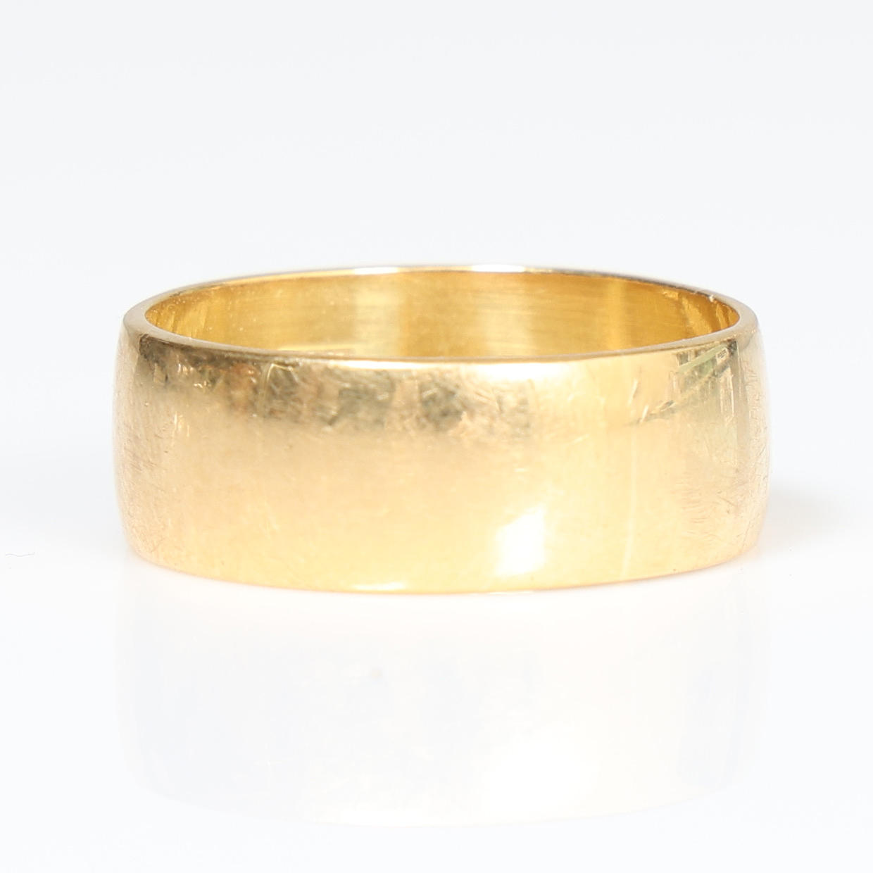 EN 18 KARAT GULD VIELSESRING.