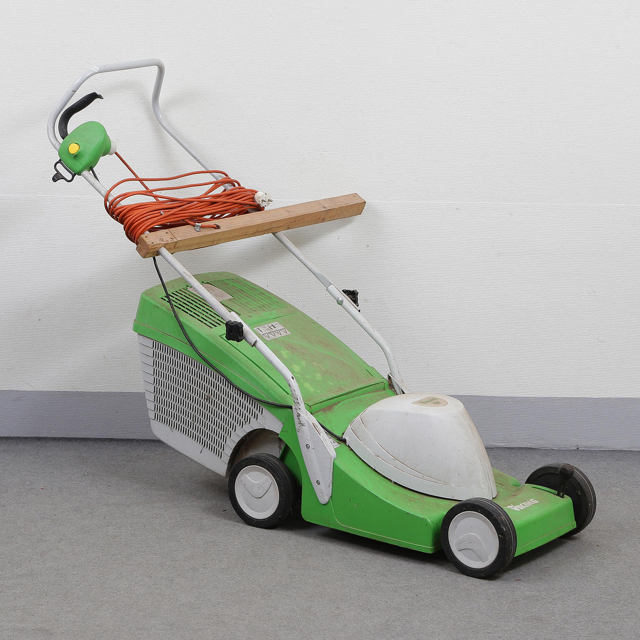 GRÄSKLIPPARE, ELDRIVEN, VIKING.