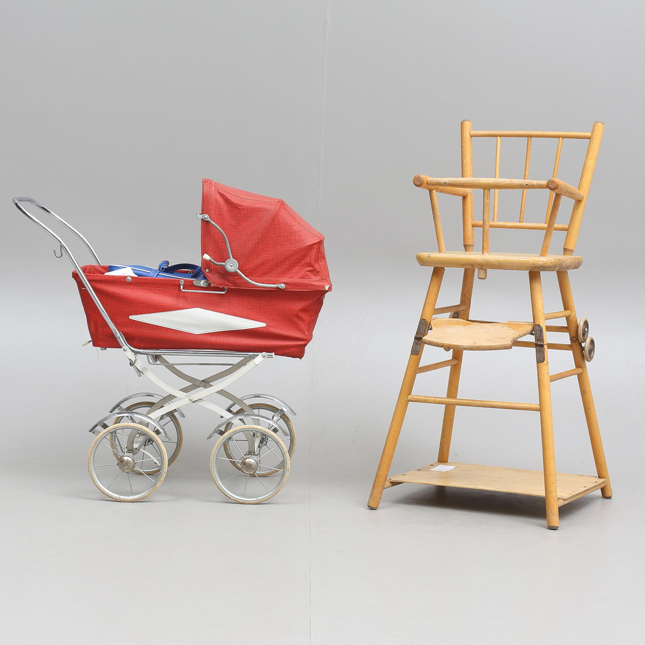 BARNSTOL, samt DOCKVAGN, 1900-tal.