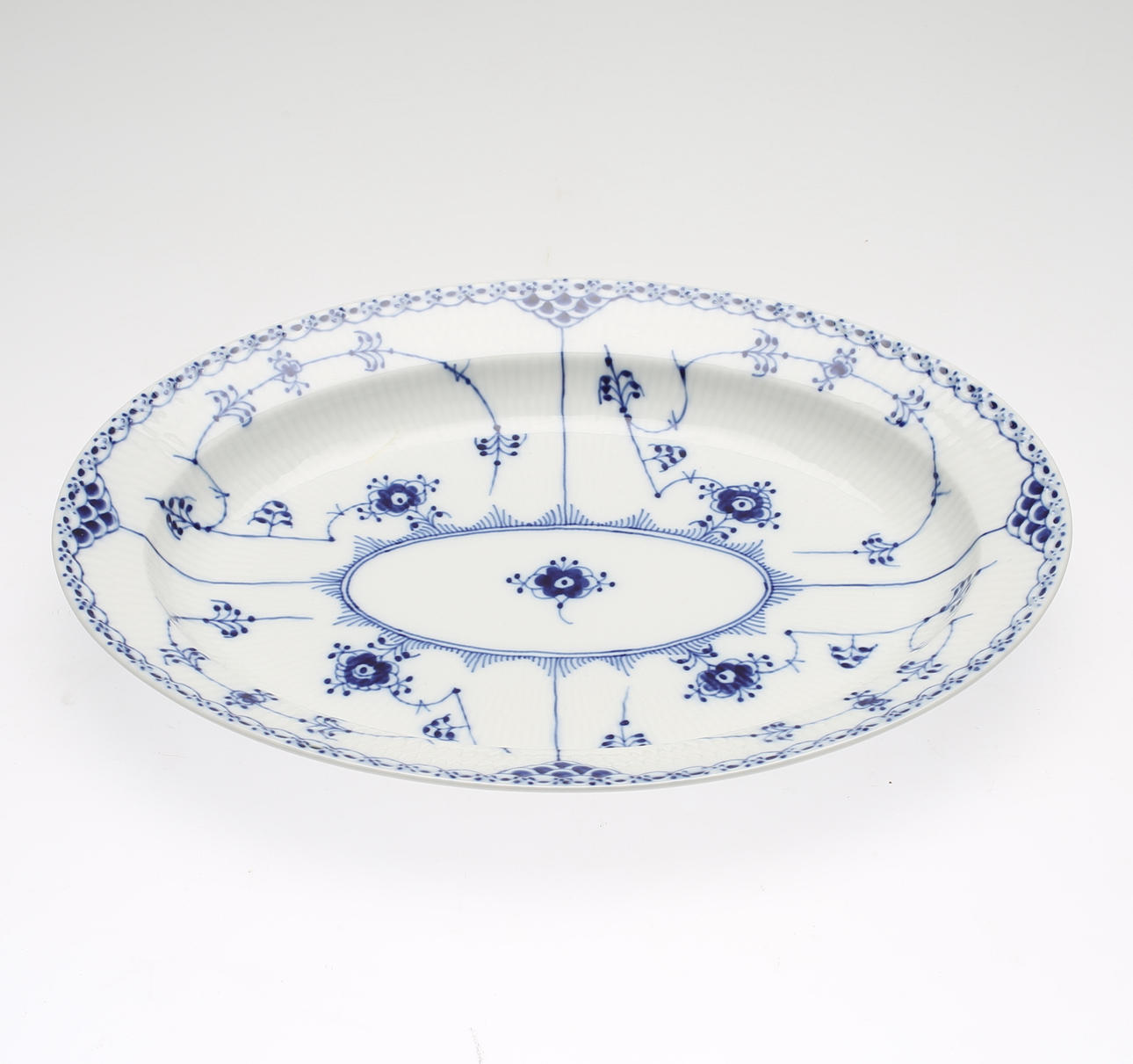 STEKFAT, porslin, "Musselmalet", halvblond, Royal Copenhagen, Danmark.