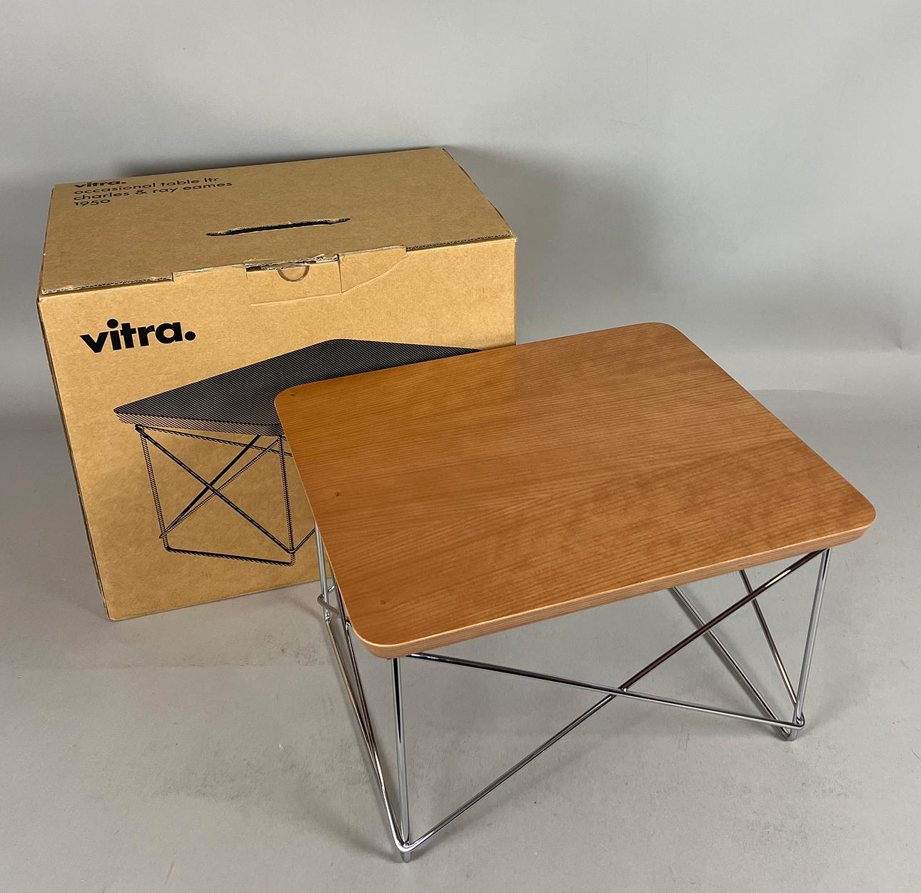 CHARLES & RAY EAMES. 1x LTR BORD VITRA.