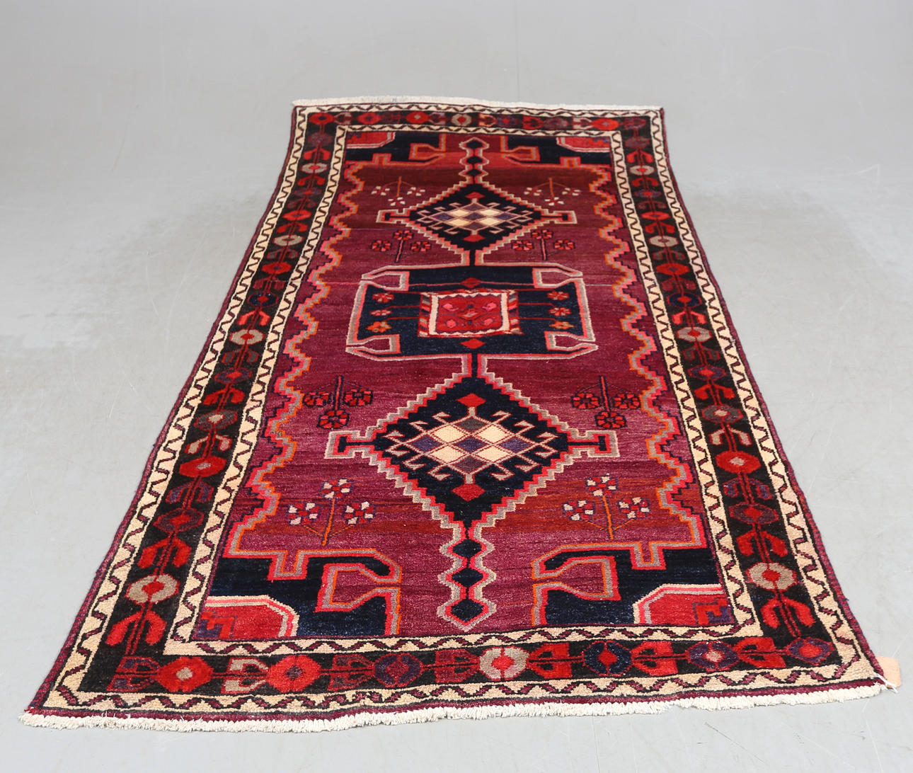 EIN TEPPICH, orientalisch, 133x262 cm.