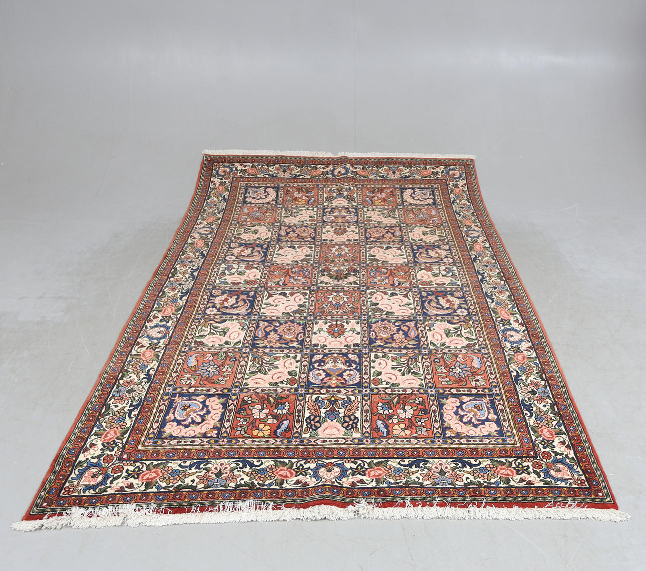 A CARPET, oriental, Baktiar, approx 240x160 cm.