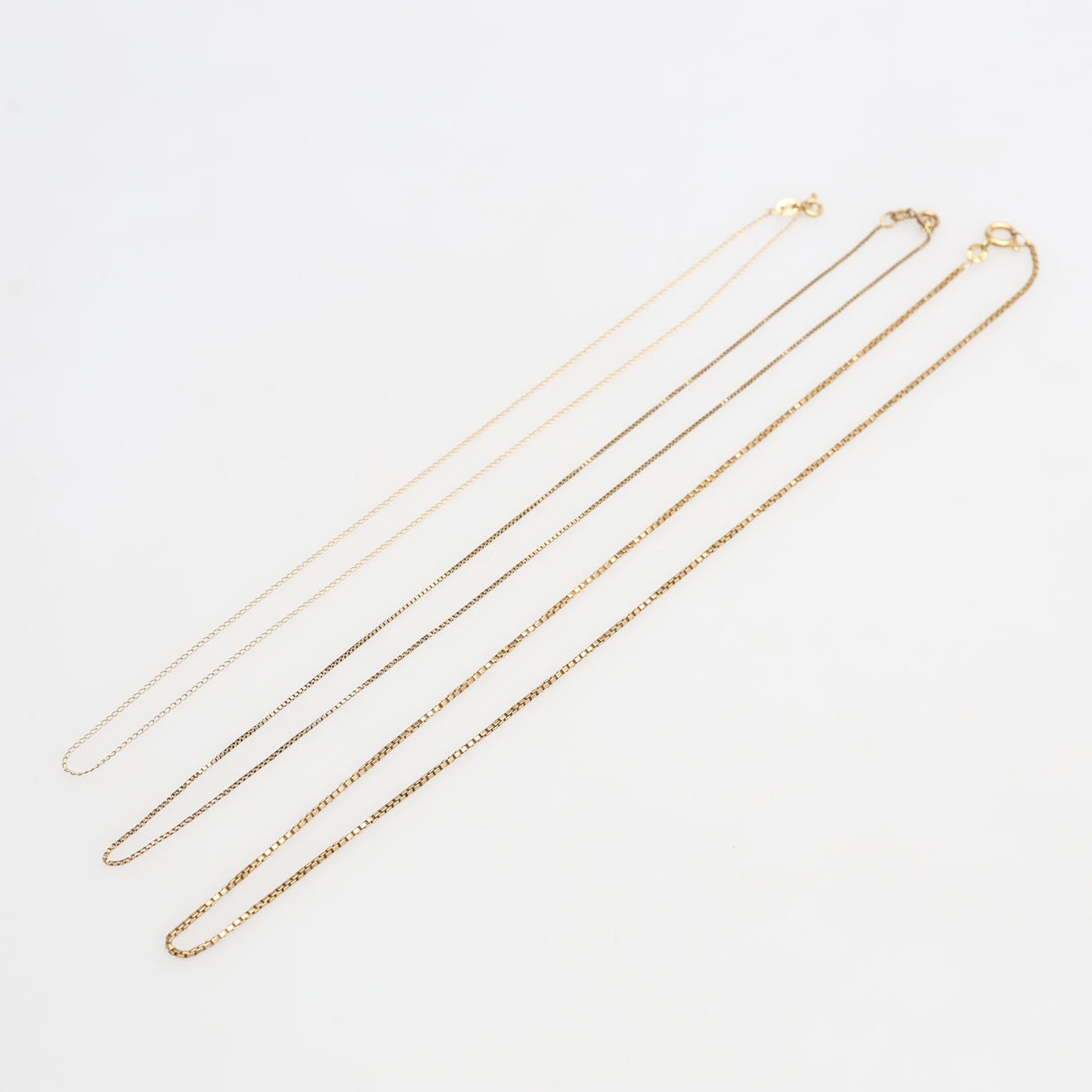 KEDJOR 3 stycken 18K guld vikt ca 8,3 gram.