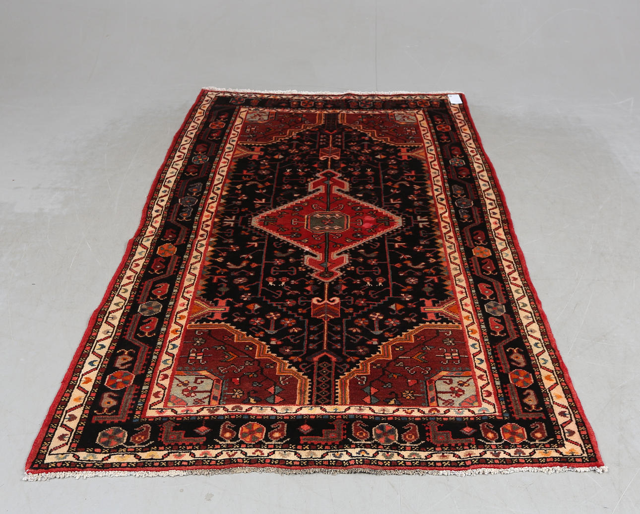 TÆPPE, orientalsk, ca 216x130 cm.