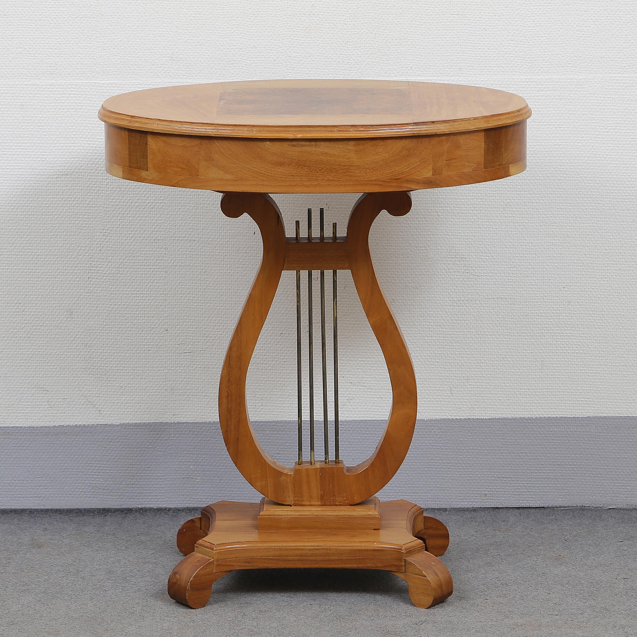 NÄHTISCH, LYRA, MASSIVER NUSSBAUM, NUSSBAUMWURZEL.