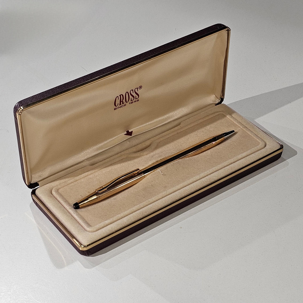 ÜBERQUEREN. Kugelschreiber mit Originaletui.