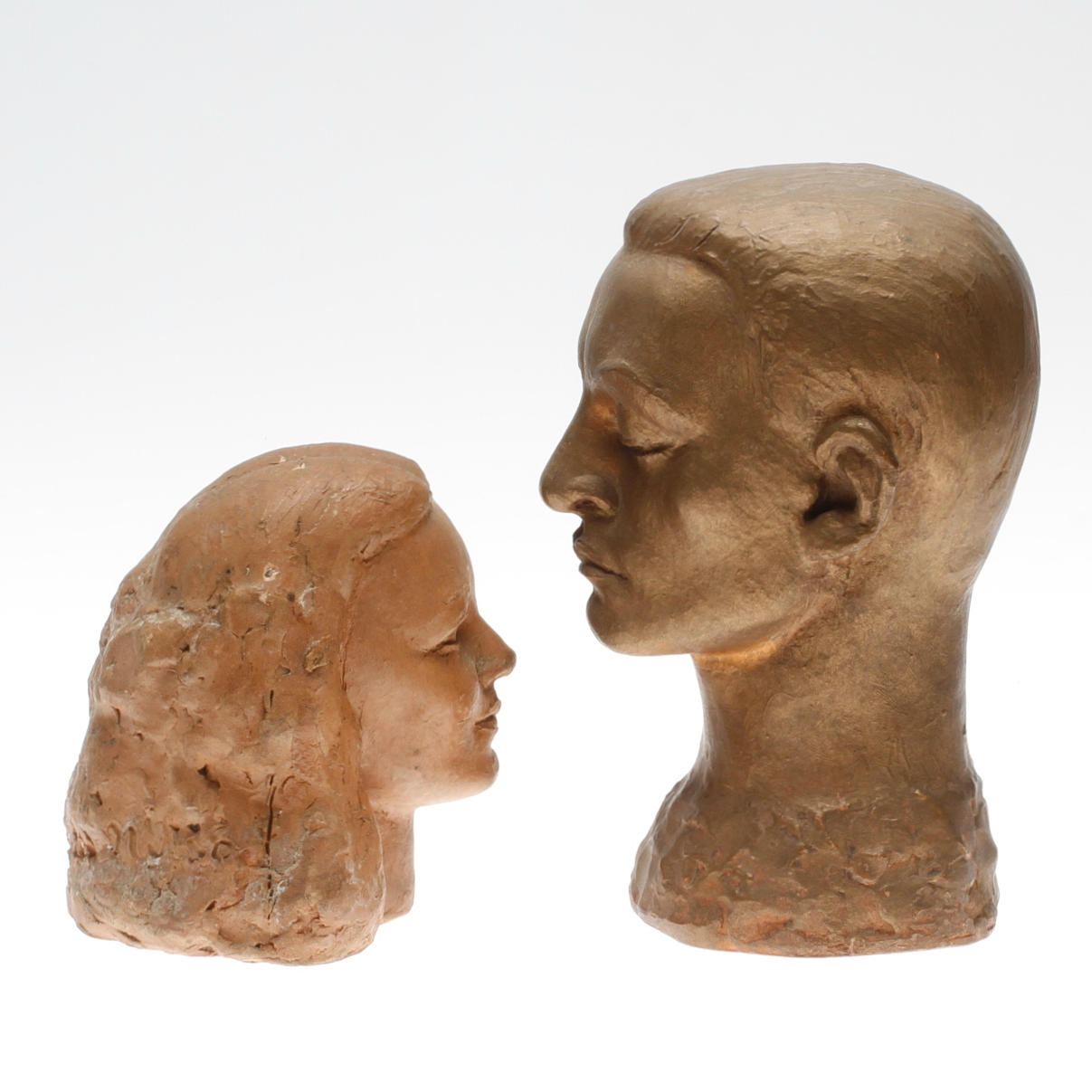 CARIN NILSON(1884-1973). Skulpturer, 2 st, lergods, byster, signerade.