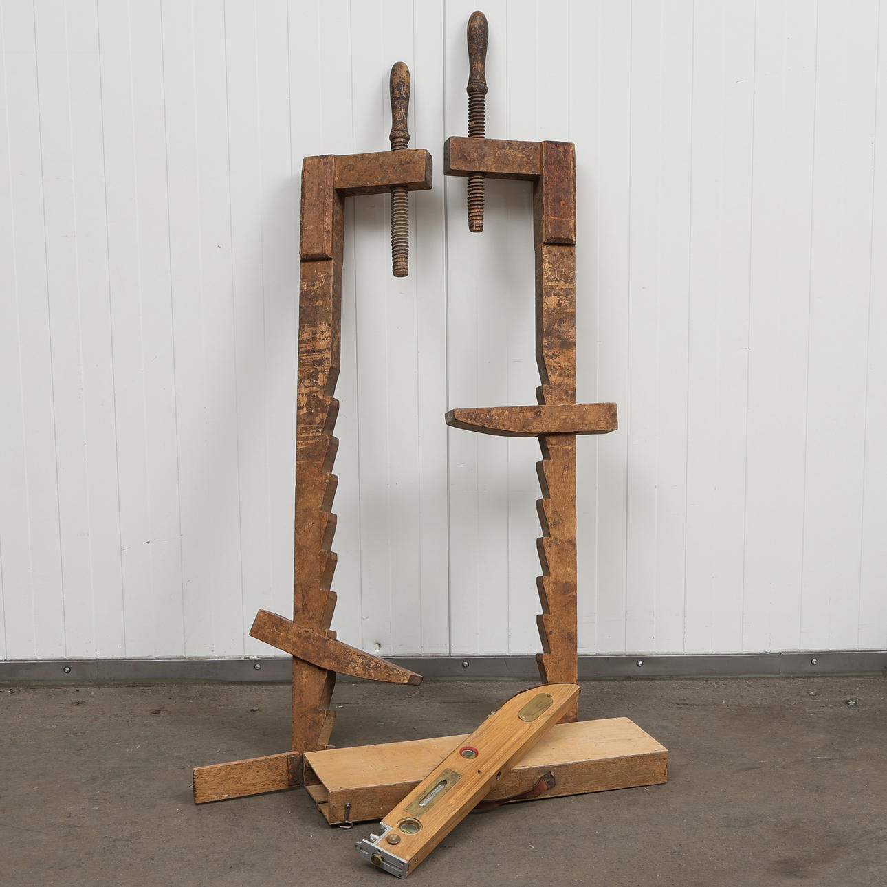 VERKTYG, 3 st, allmoge, trä, 1900-tal.