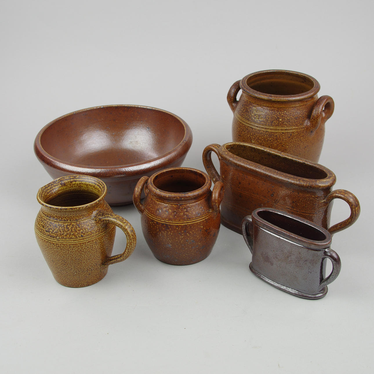 KRUS M.M., keramik, Raus samt Vallåkra.