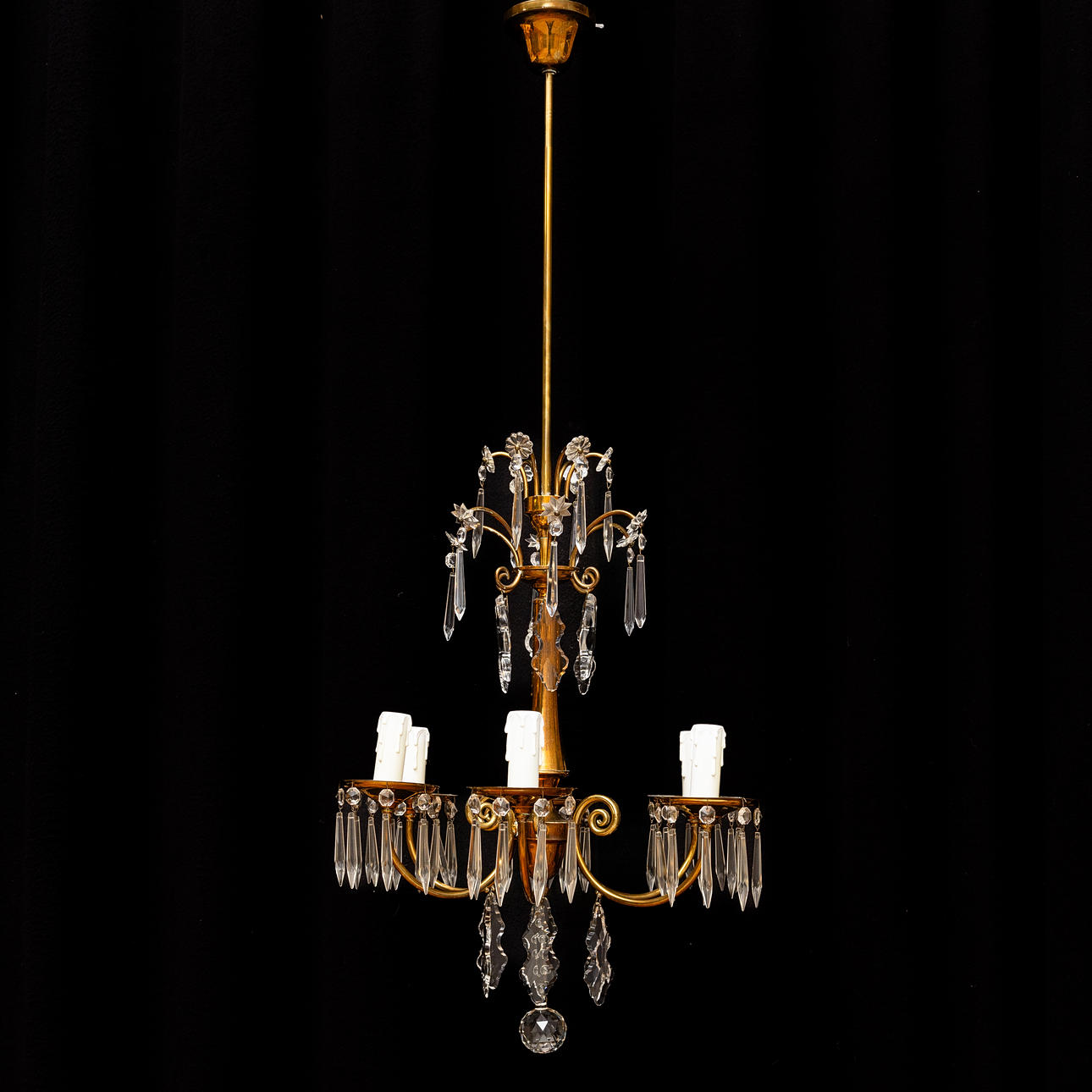 A 20th century chandelier with prisms. Height approx. 62 cm.