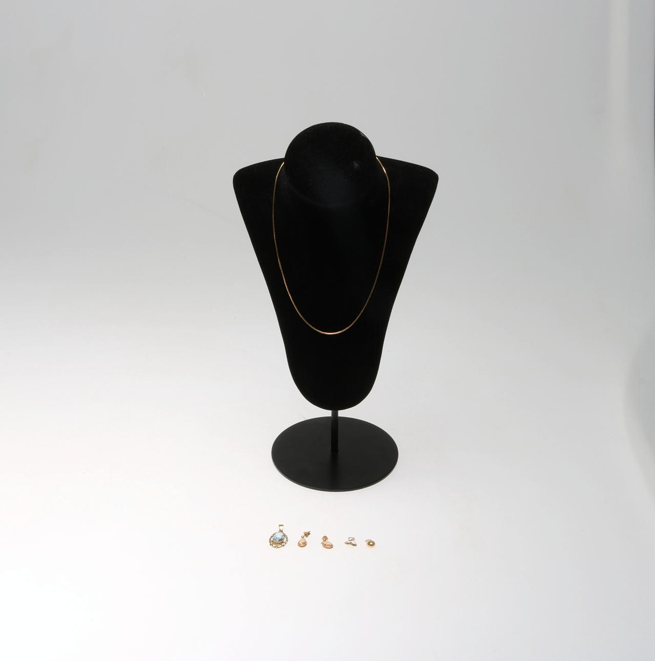 KEDJA 18 K guld, samt 5 hängen.