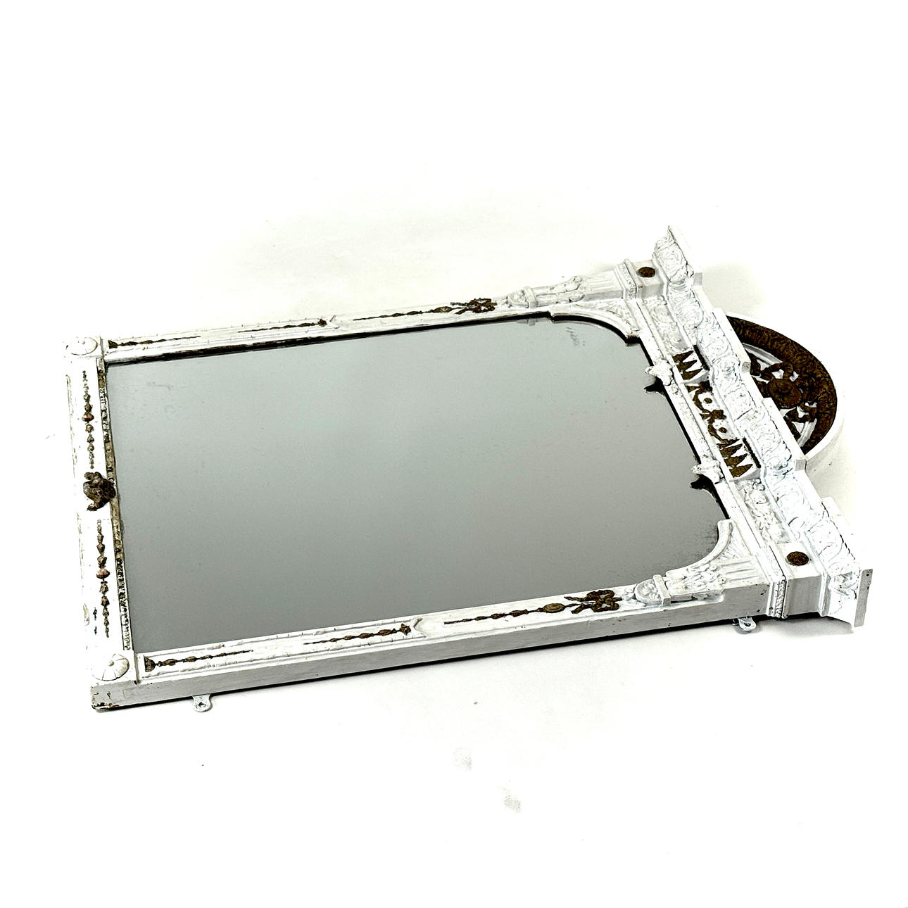 WEISS LACKIERTER REGENCY-WANDSPIEGEL.