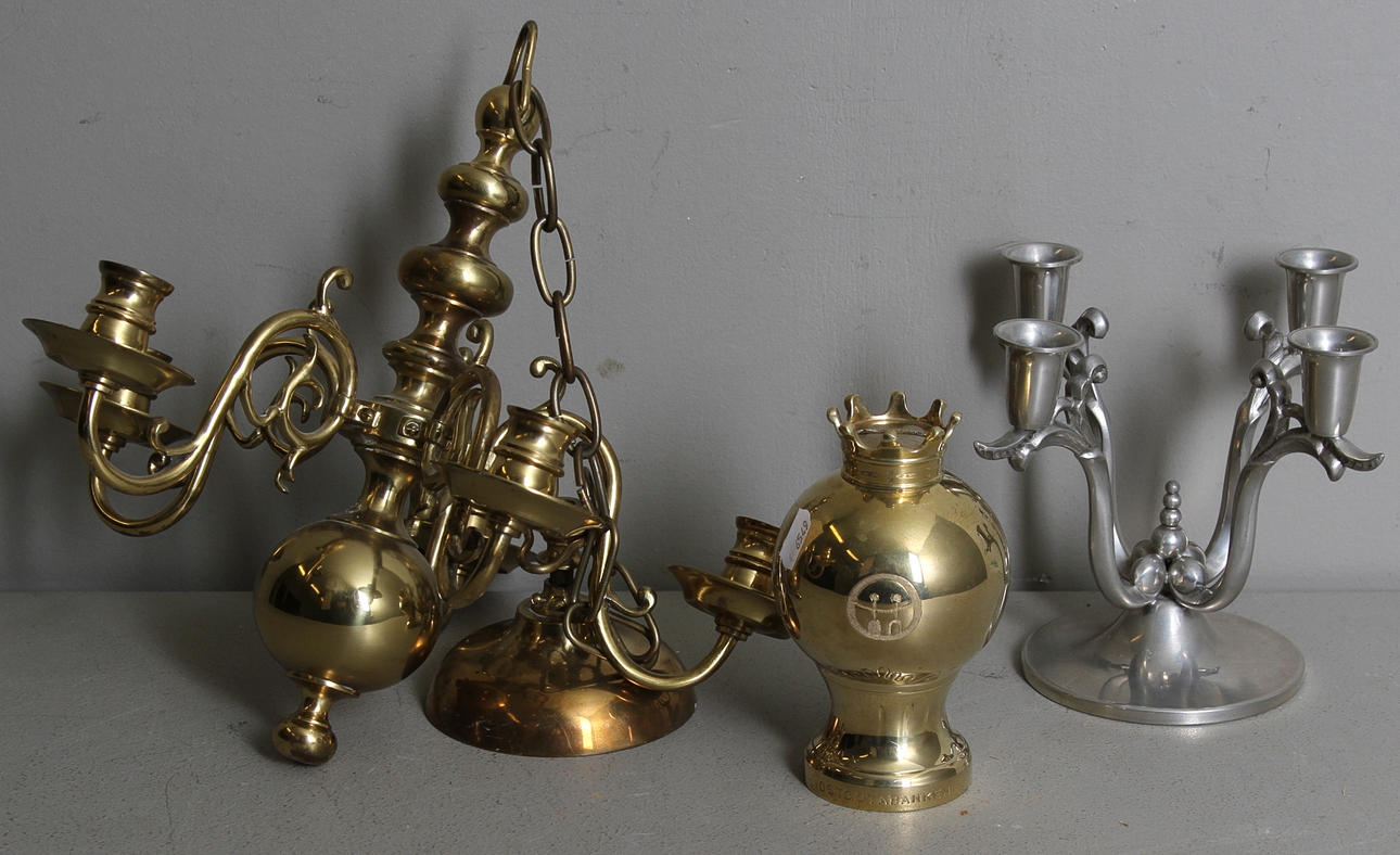 DIVERSE, 3 delar, TAKKRONA och SPARBÖSSA, mässing, KANDELABER, tenn, 1930-tal.