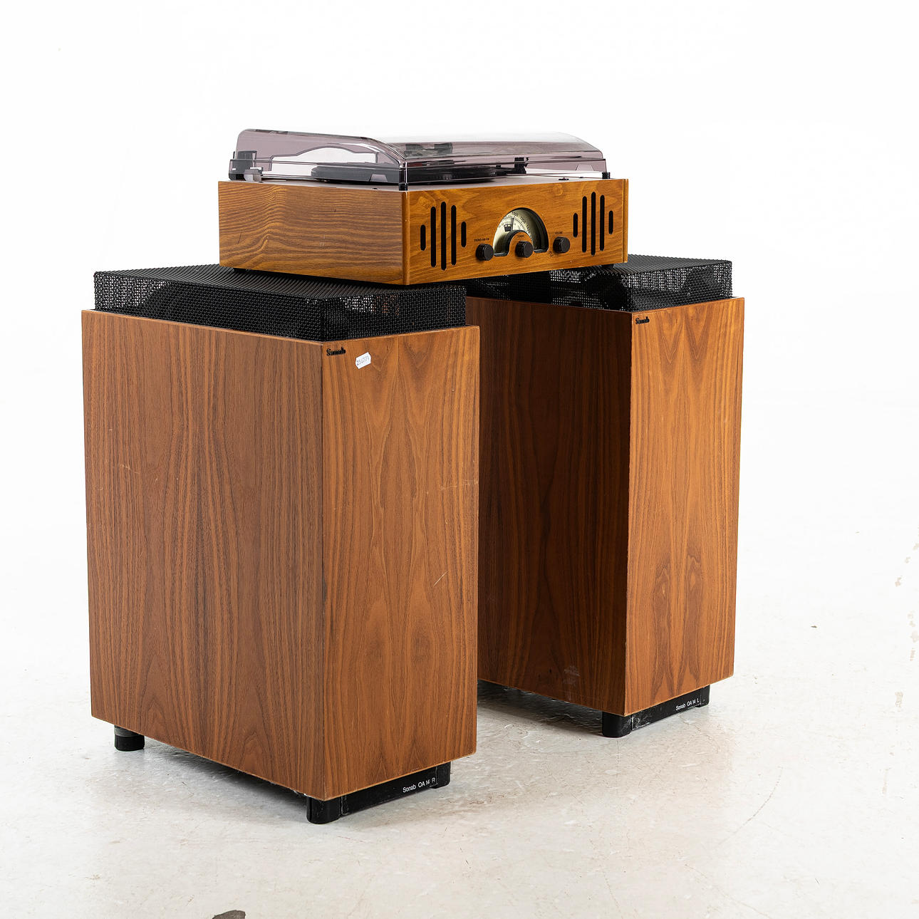 LEVYPÖYTÄ, kaiuttimella, Sonab OA14.