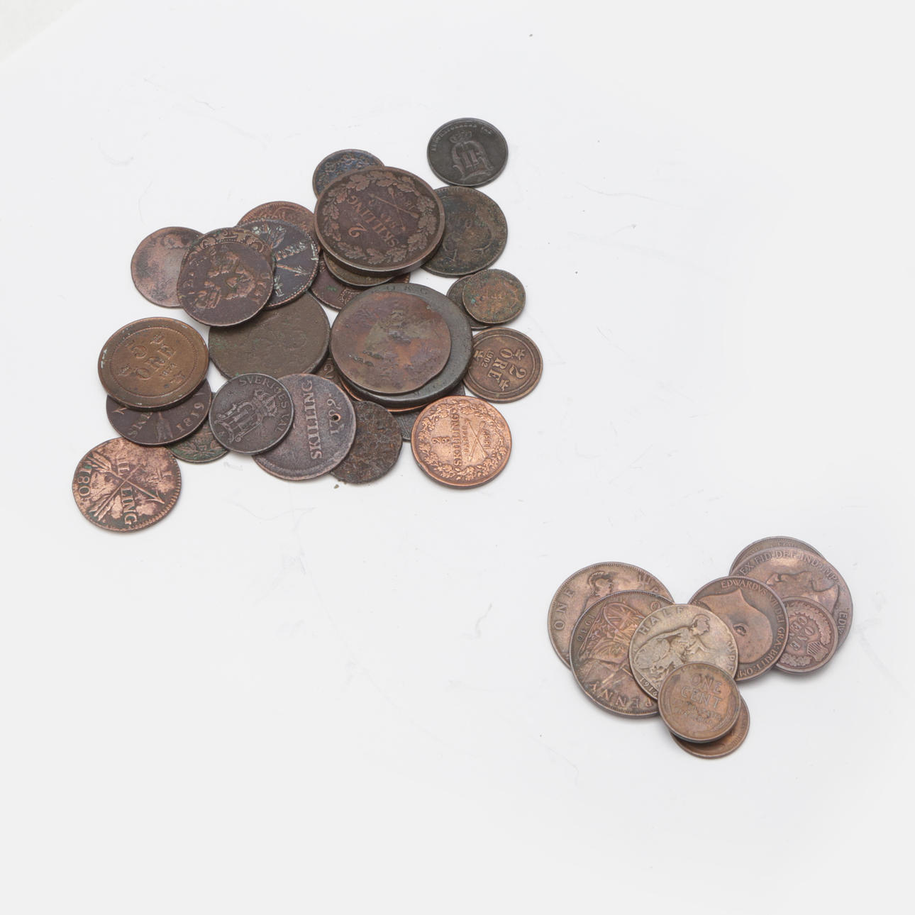 MONEDAS DE COBRE, parcialmente antiguas.