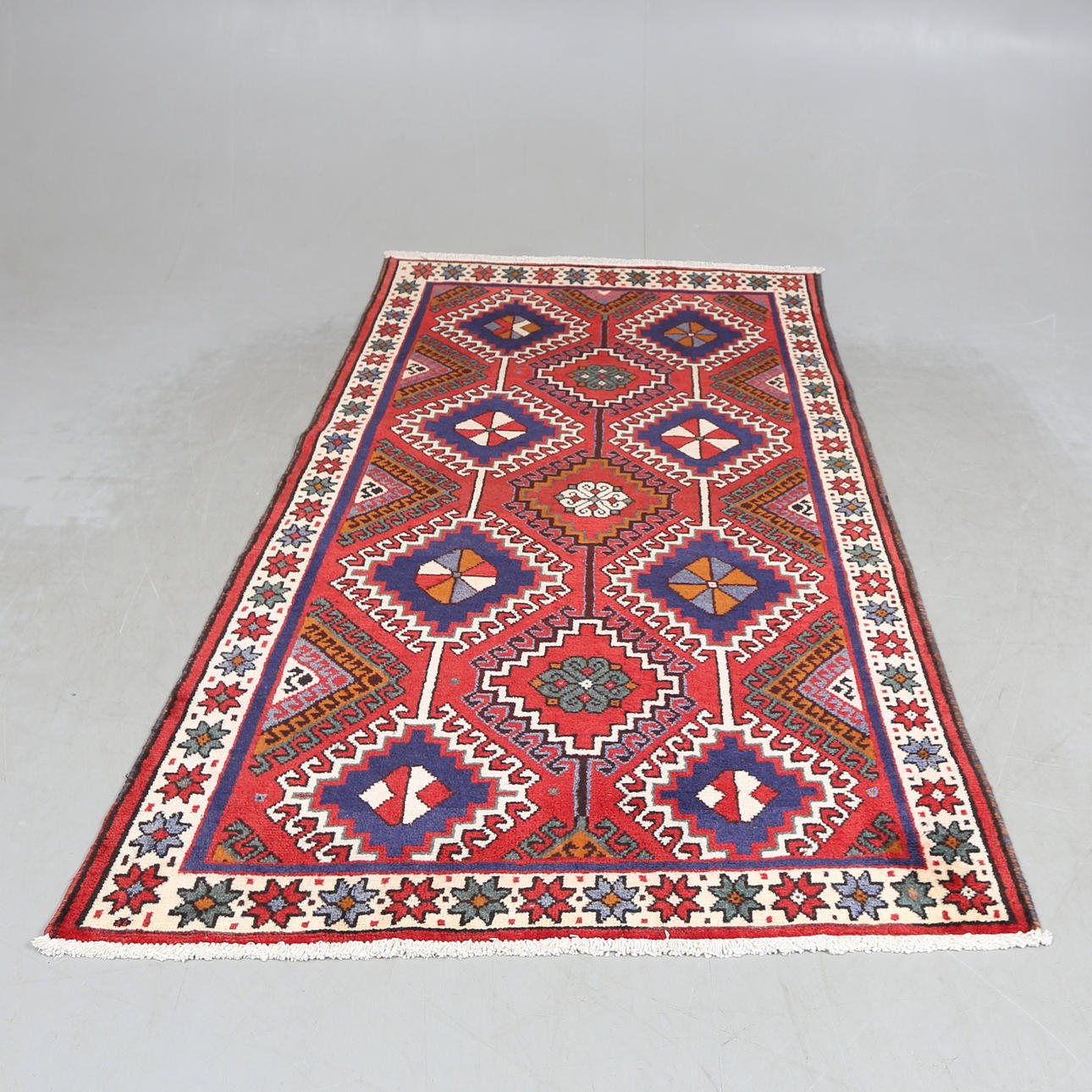 TEPPICH, orientalisch, ca. 221x130 cm.