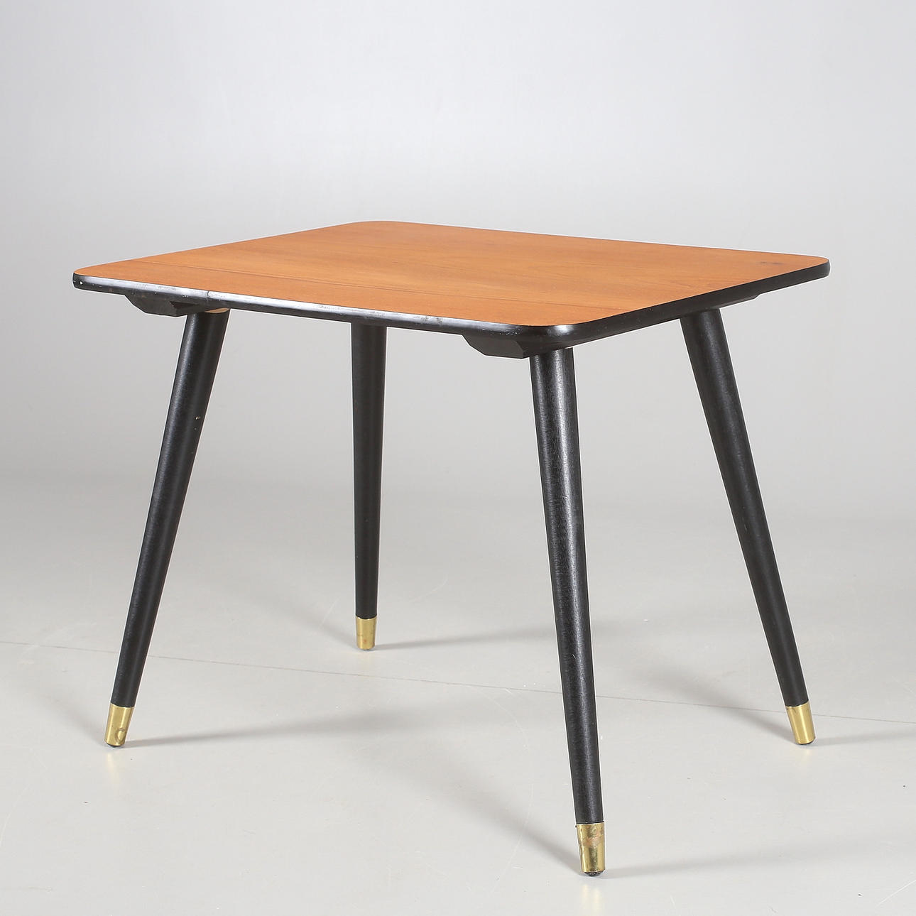 BORD, fanérat med teak, 1900-talets tredje fjärdedel.