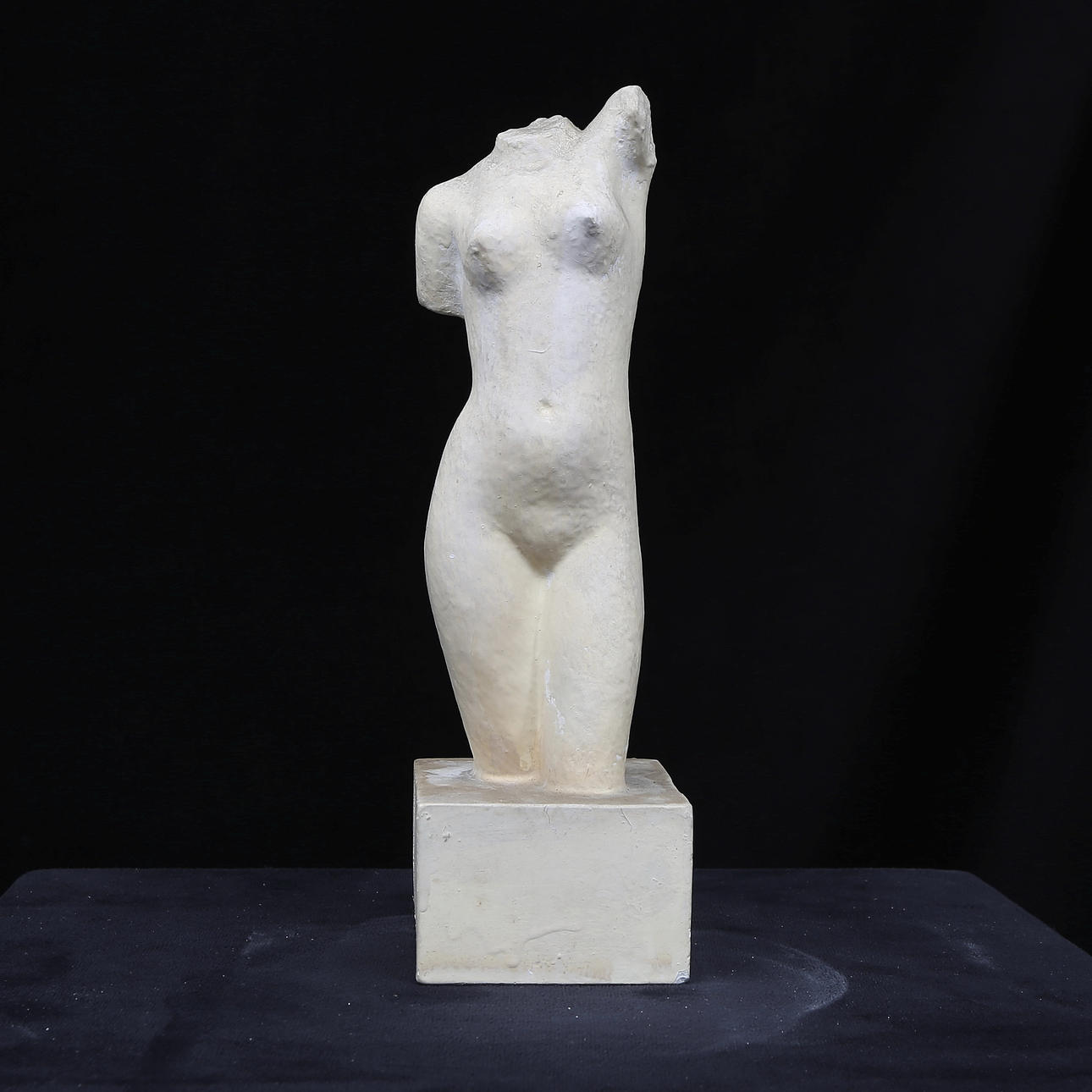 CARIN NILSON(1884-1973). Skulptur, gips, signerad.