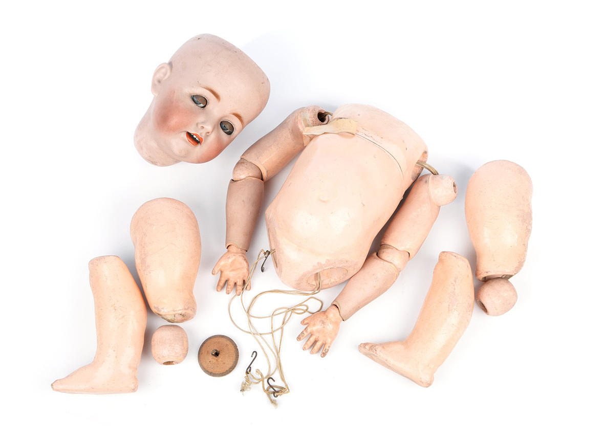 DOCKA, porslin, huvudet runt 1910.