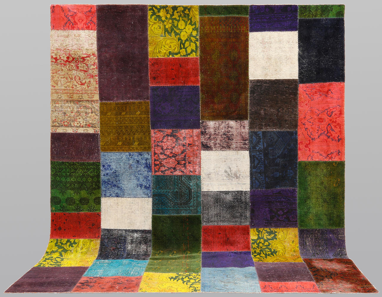 ORIENT CARPET. Patchwork, 298 x 256 cm.