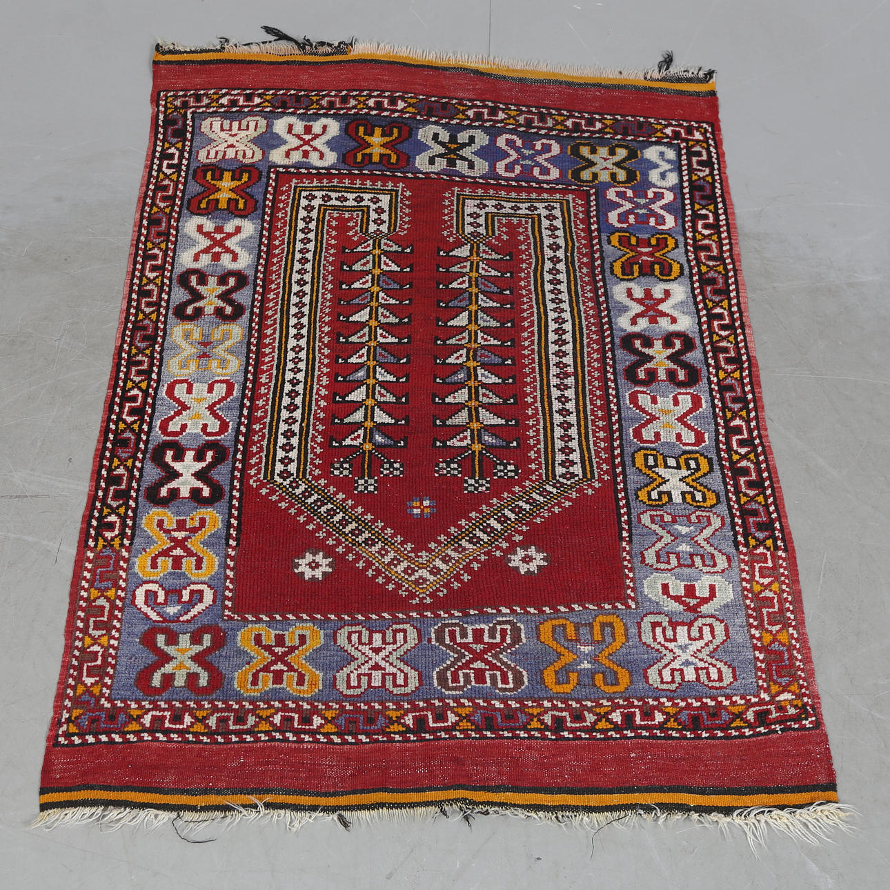 A CARPET, Anatolian, approx. 133x100cm.