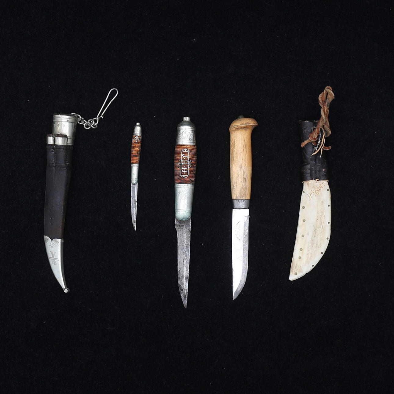 JAKTKNIVAR, 2 stycken.