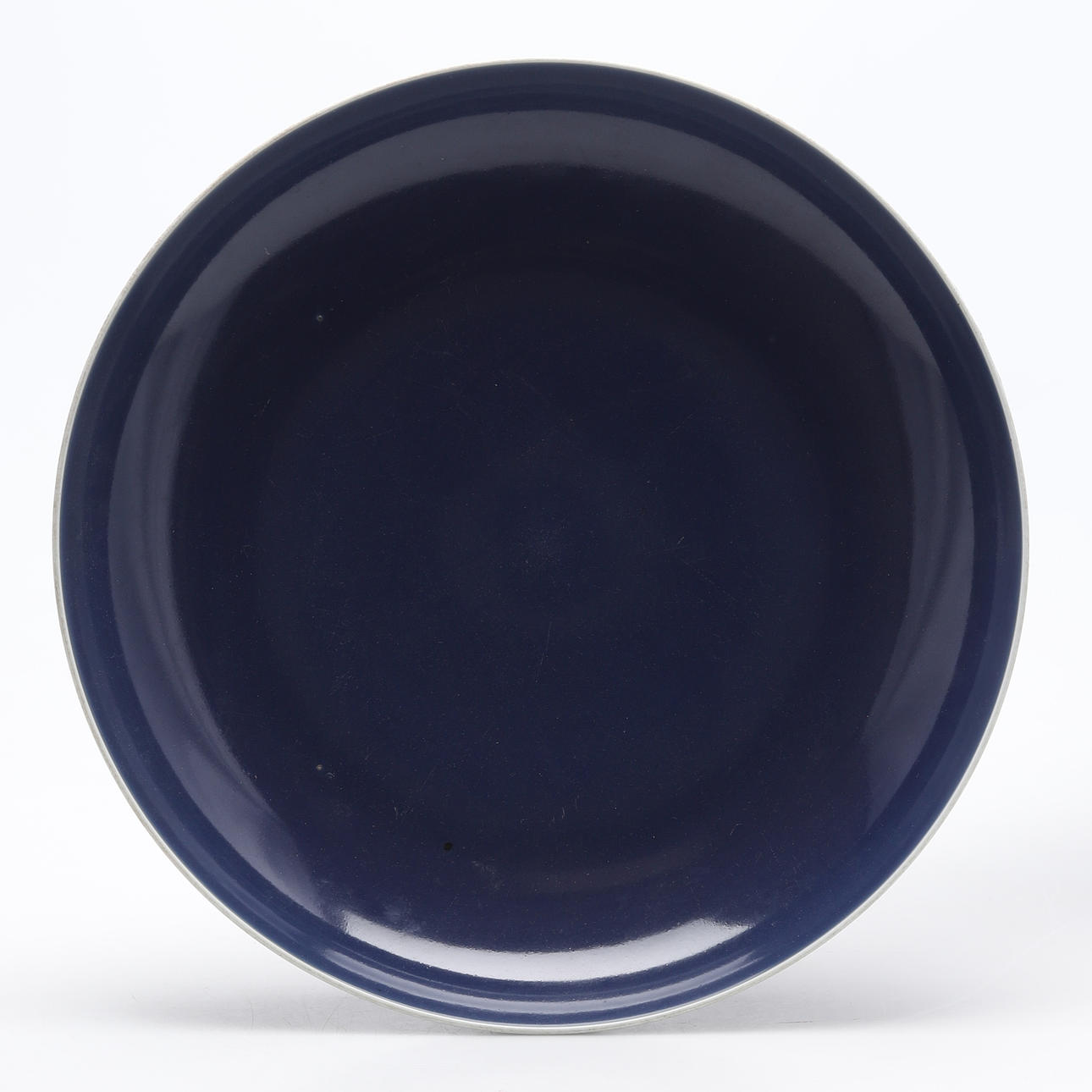 A Chinese porcelain dish, Qing dynasty, Guangxu six-character mark and ...