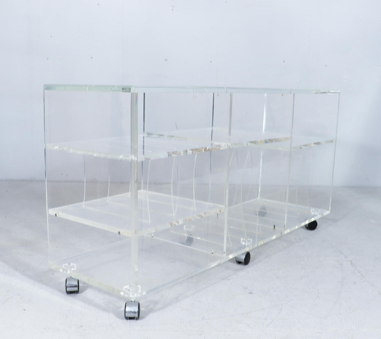 Mid Century plexiglass shelf/sideboard, rollable, Germany, 1970s.