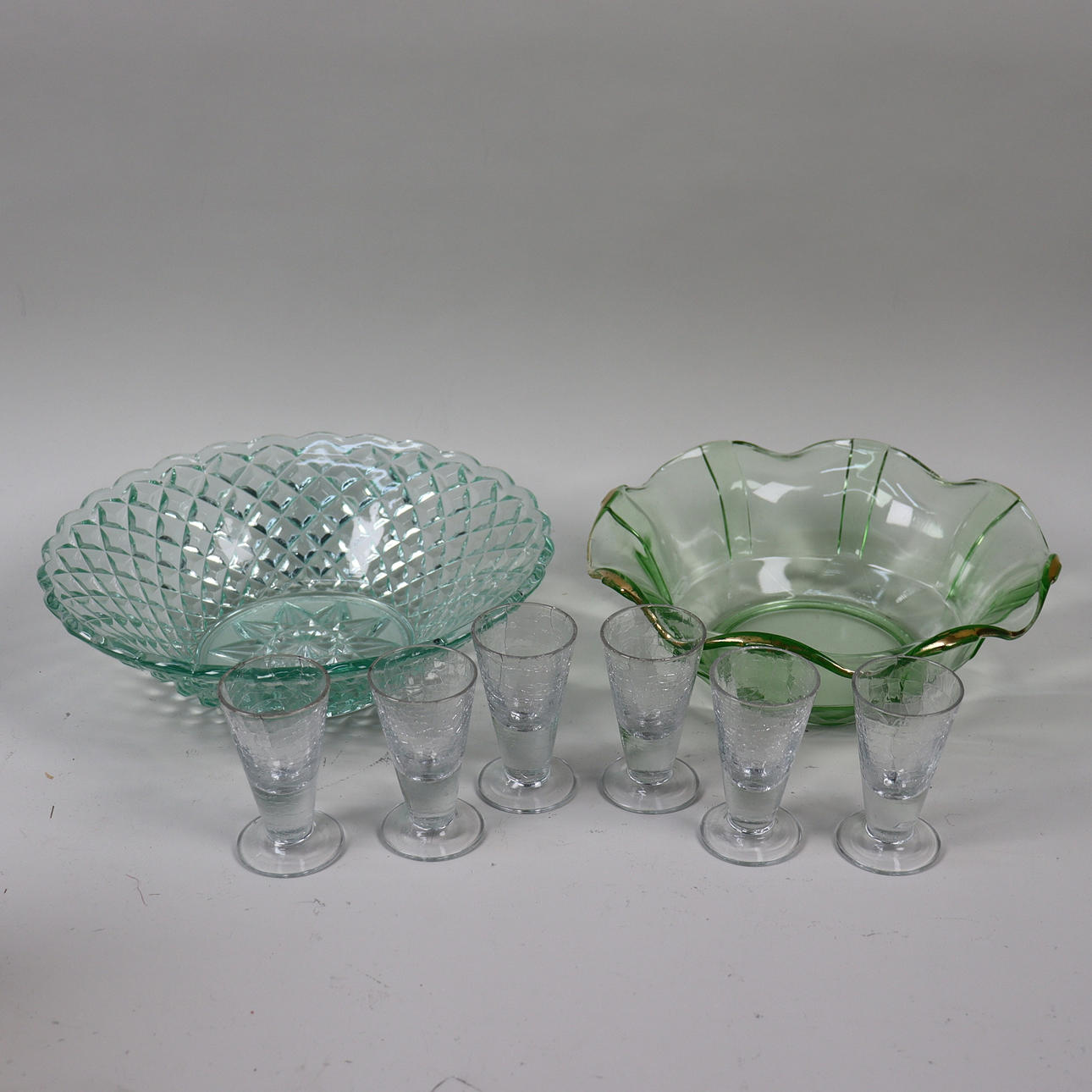 TRELLEBORGS GLASBRUK, skålar och snapsglas, 8 delar.