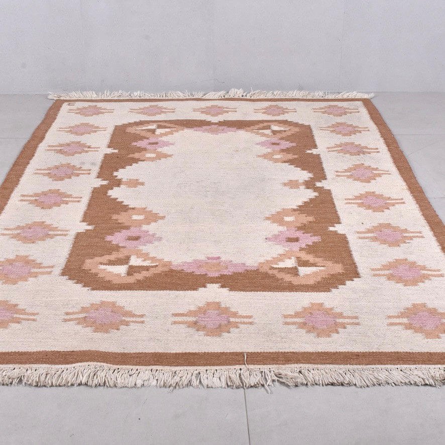 MATTA, rölakan, 230x174 cm.